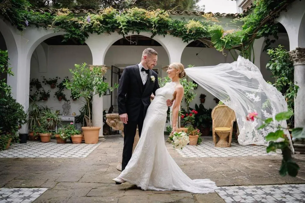 Hotel Roger de Flor by Seleqtta