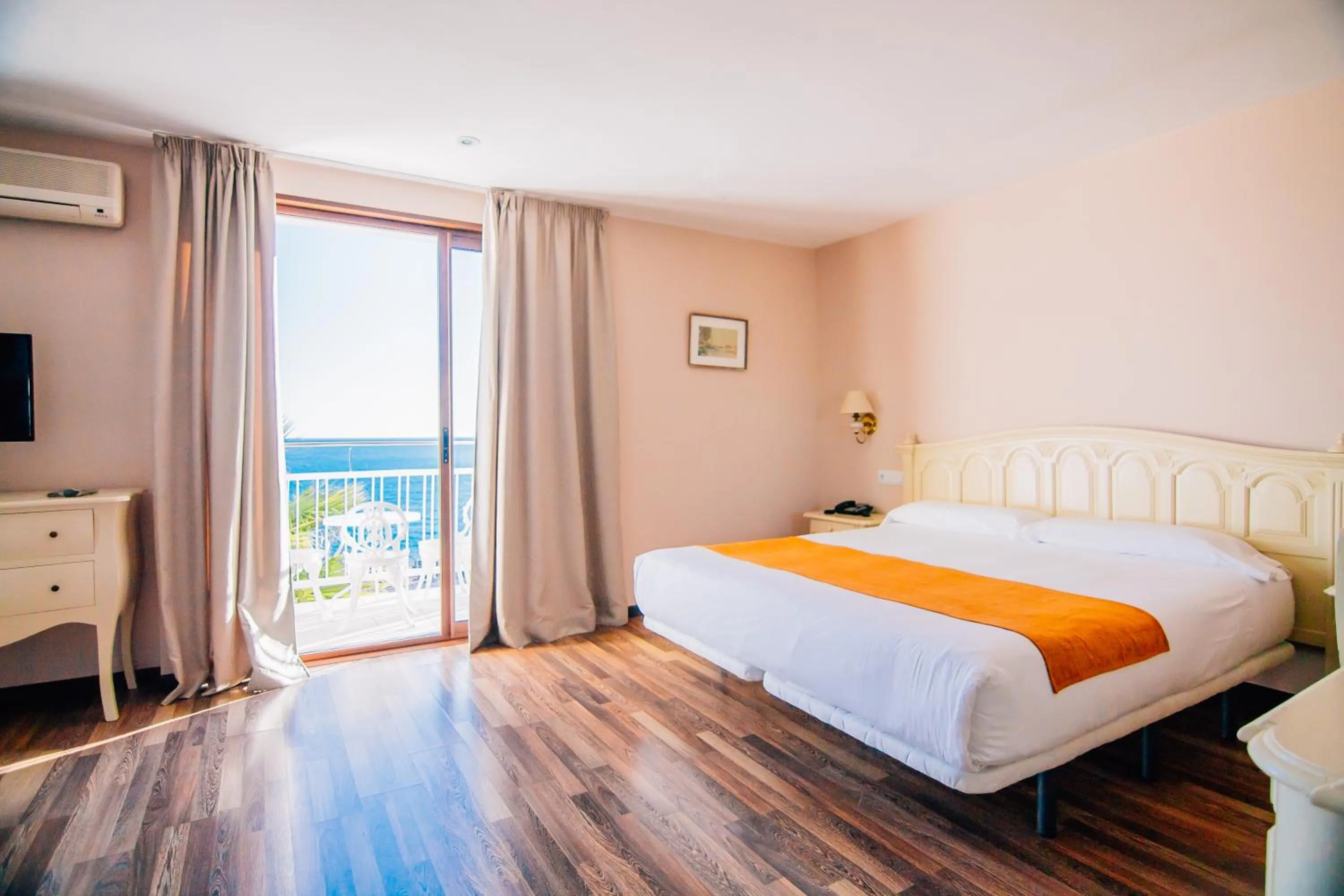 Decorative detail, Bed in Hotel Roger de Flor by Seleqtta