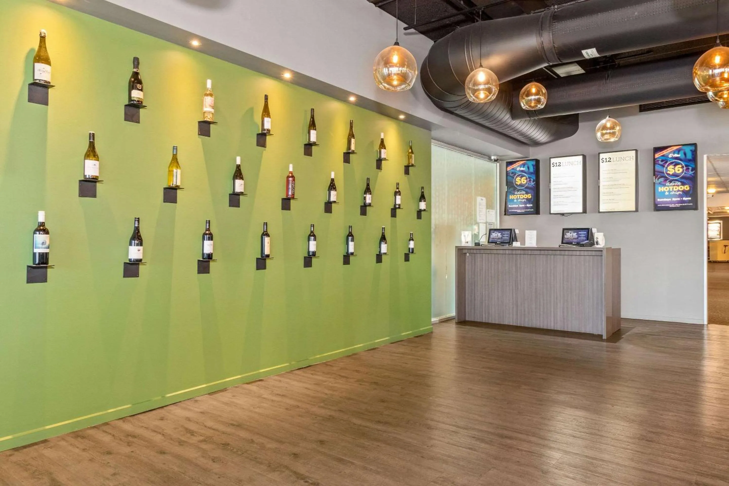 Restaurant/places to eat in Quality Hotel Dickson