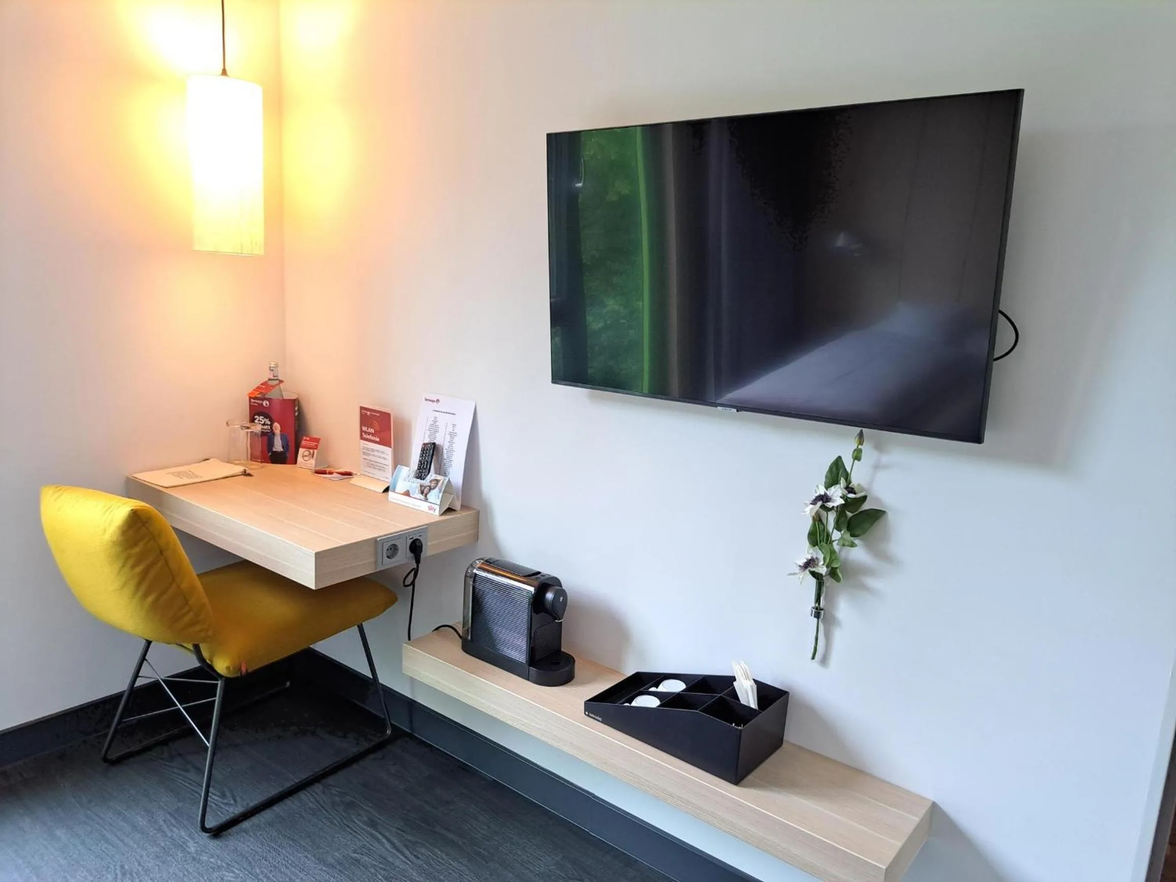 Coffee/tea facilities in Serways Hotel Hösel