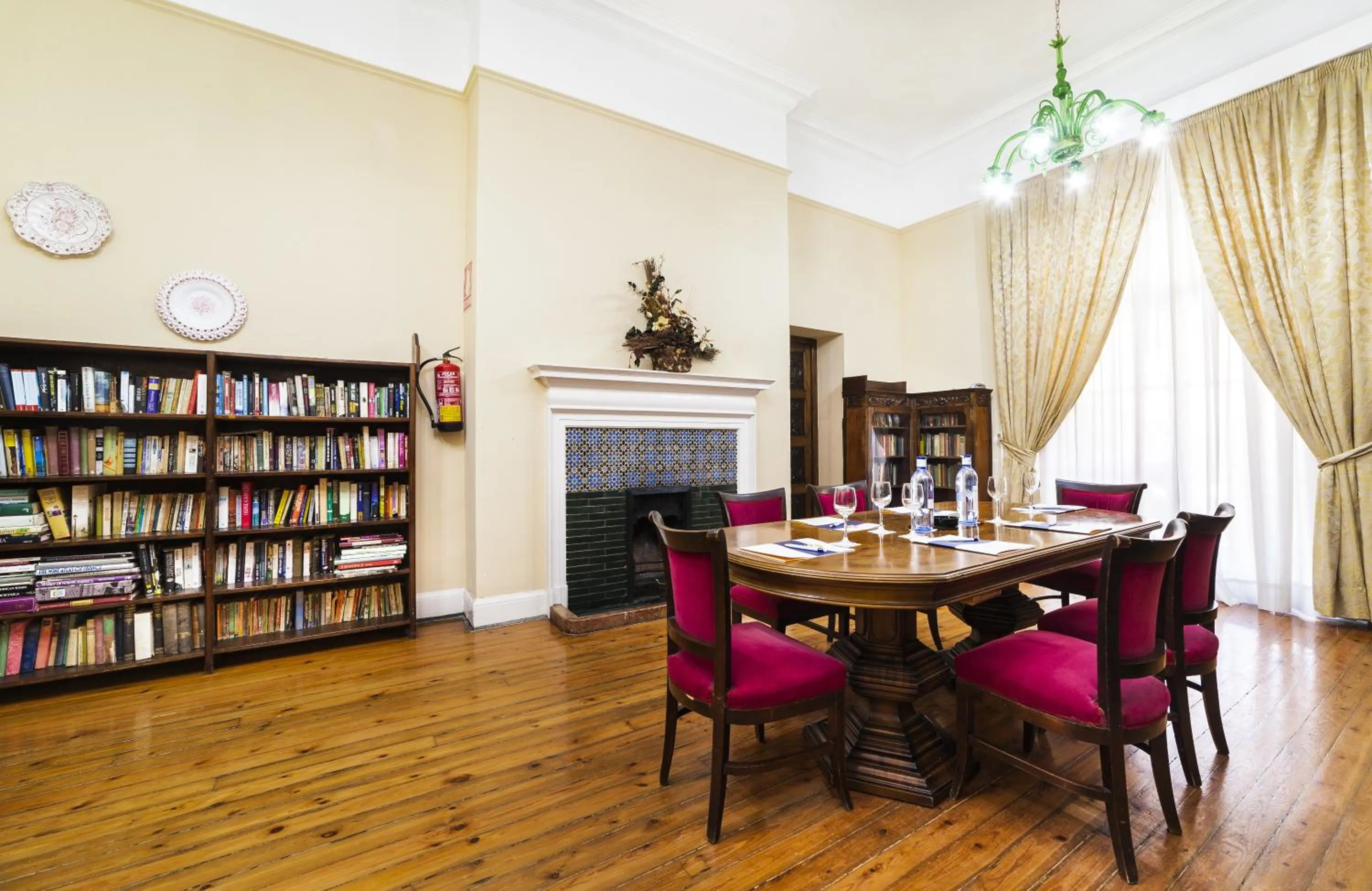 Library in Globales Reina Cristina