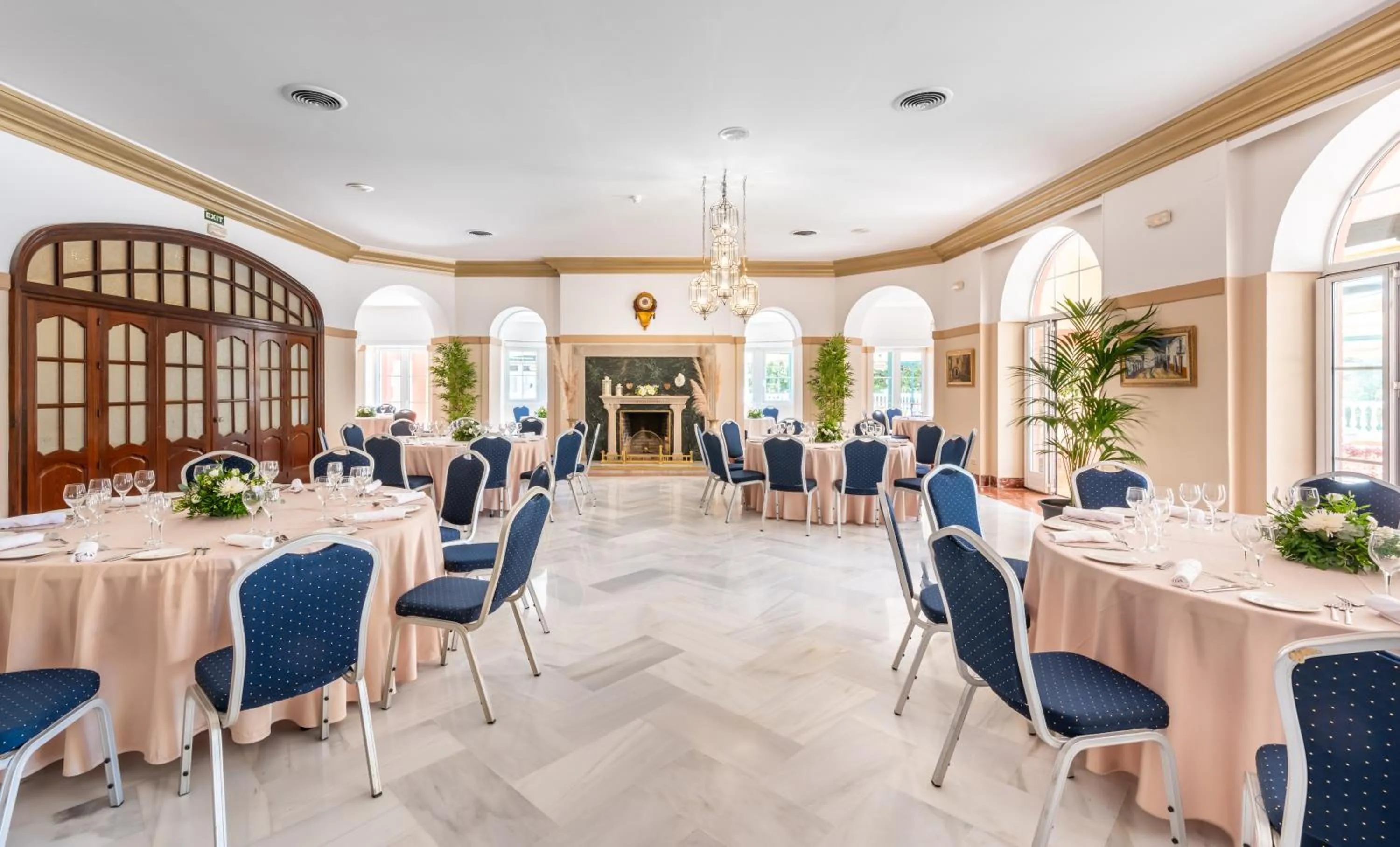 Restaurant/places to eat in Globales Reina Cristina