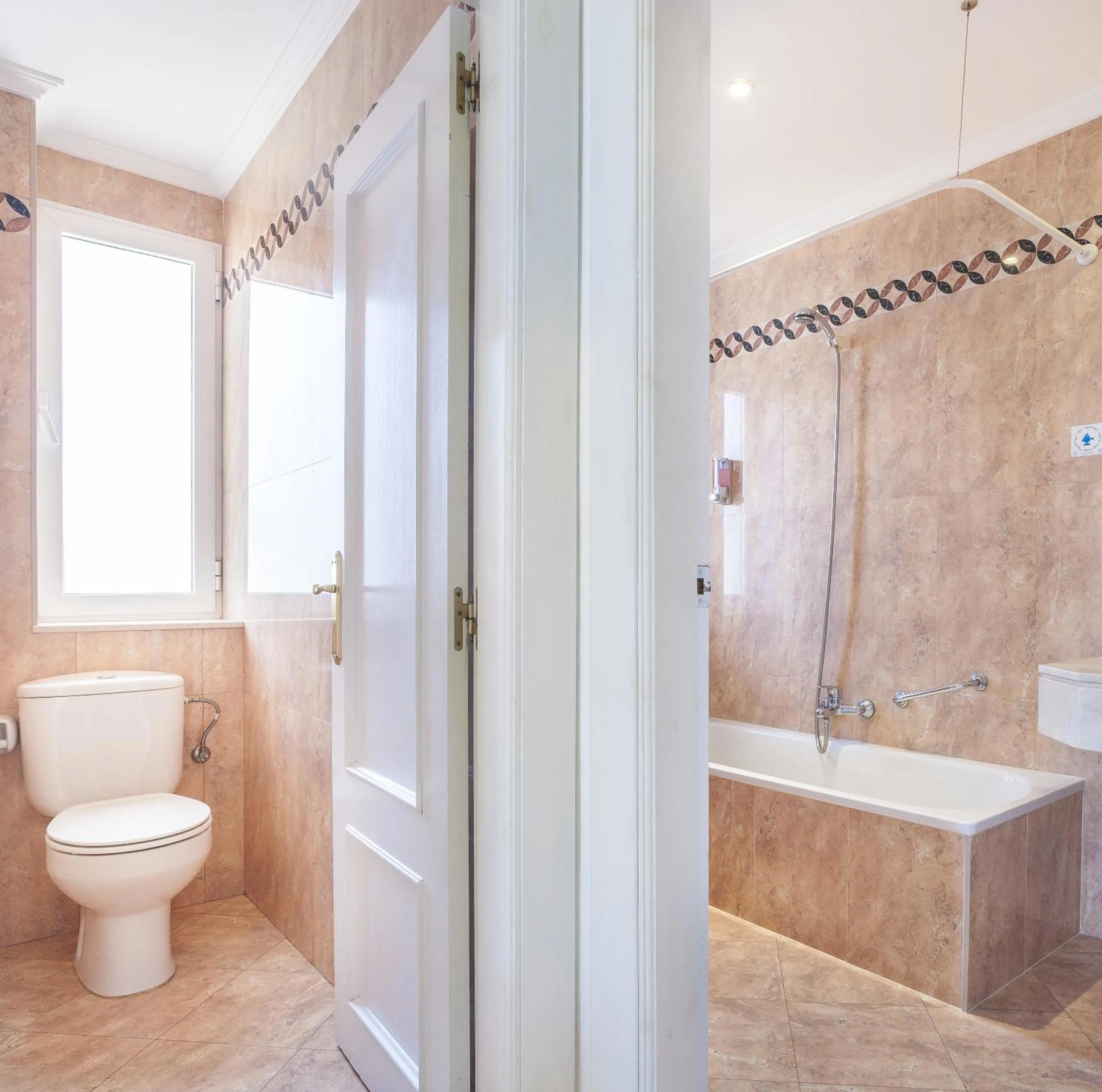 Bathroom in Globales Reina Cristina