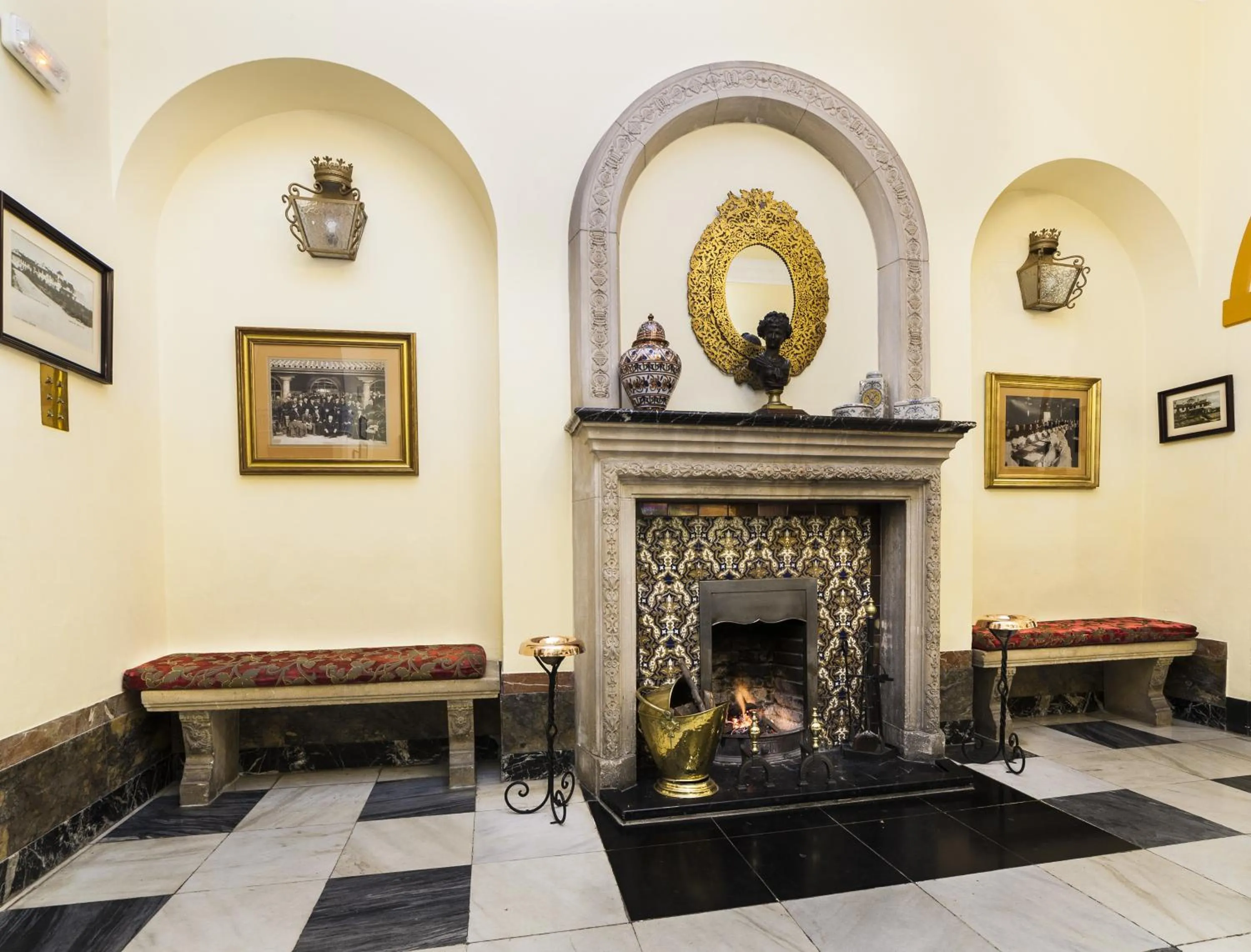 Facade/entrance in Globales Reina Cristina