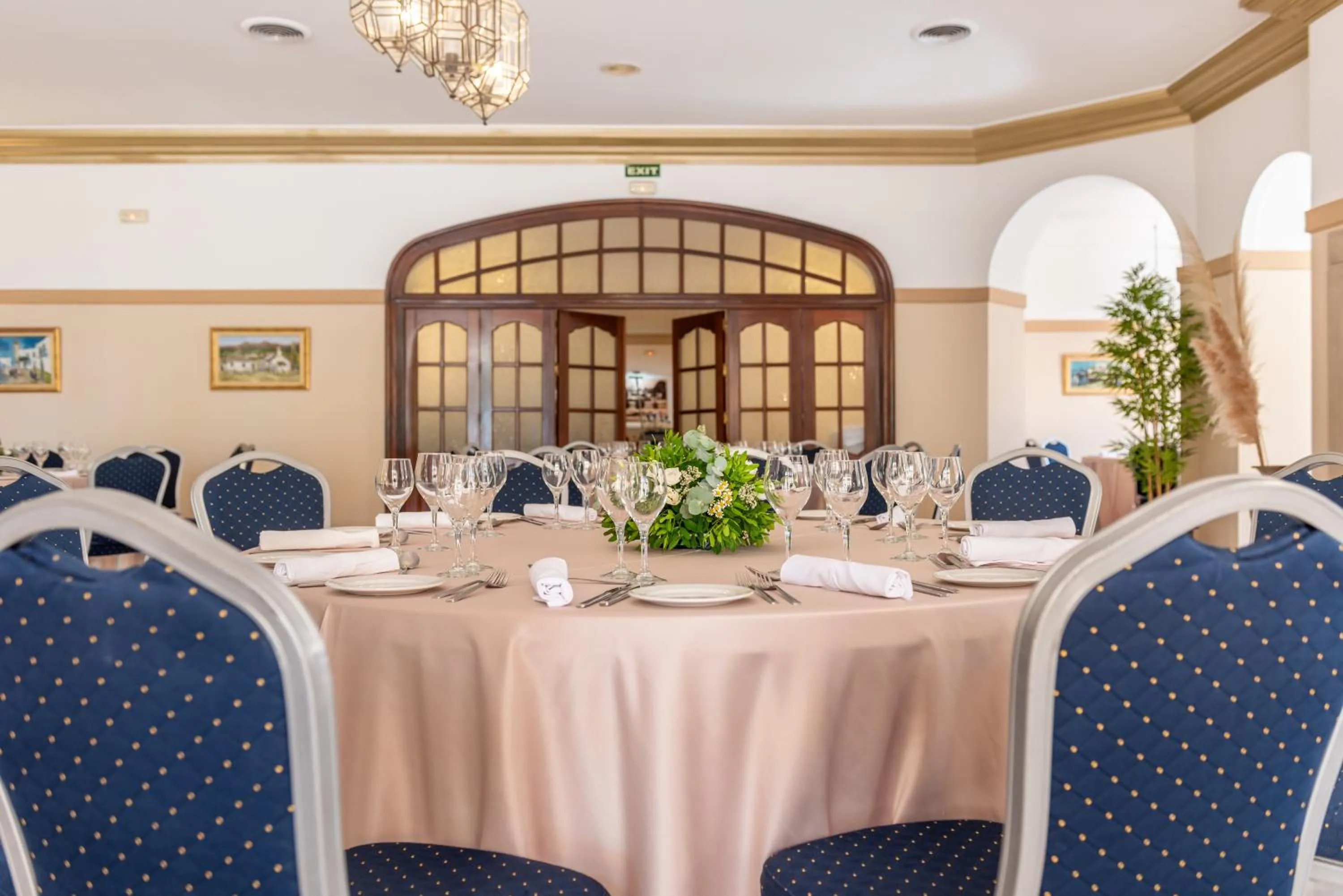 Restaurant/places to eat in Globales Reina Cristina