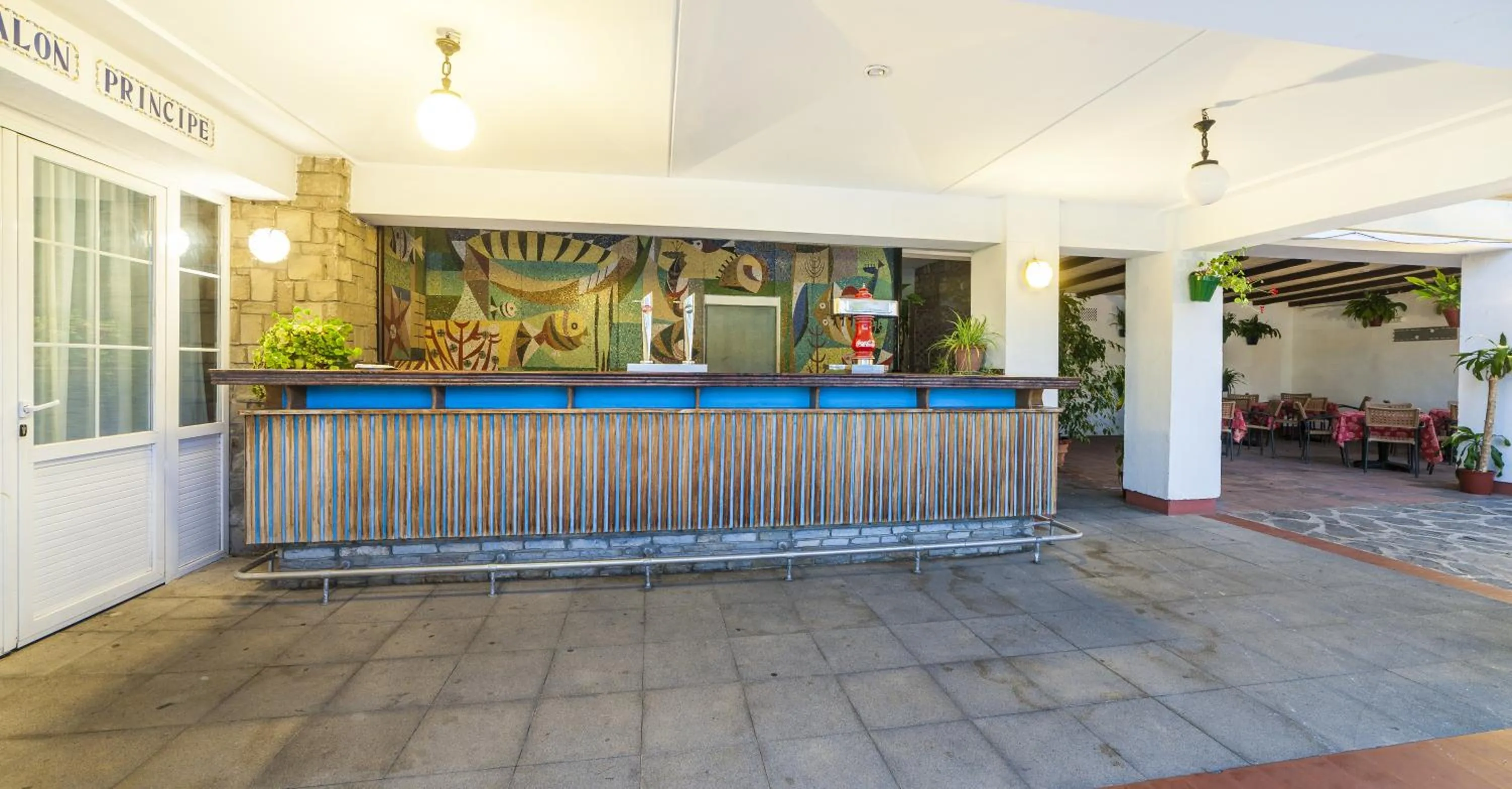 Lounge or bar in Globales Reina Cristina