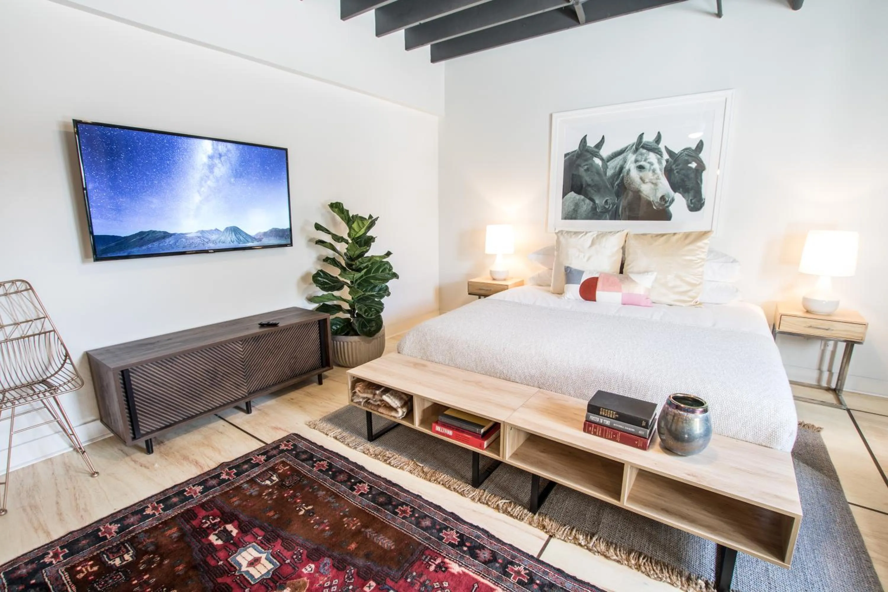 TV and multimedia, Bed in Stellar Suites