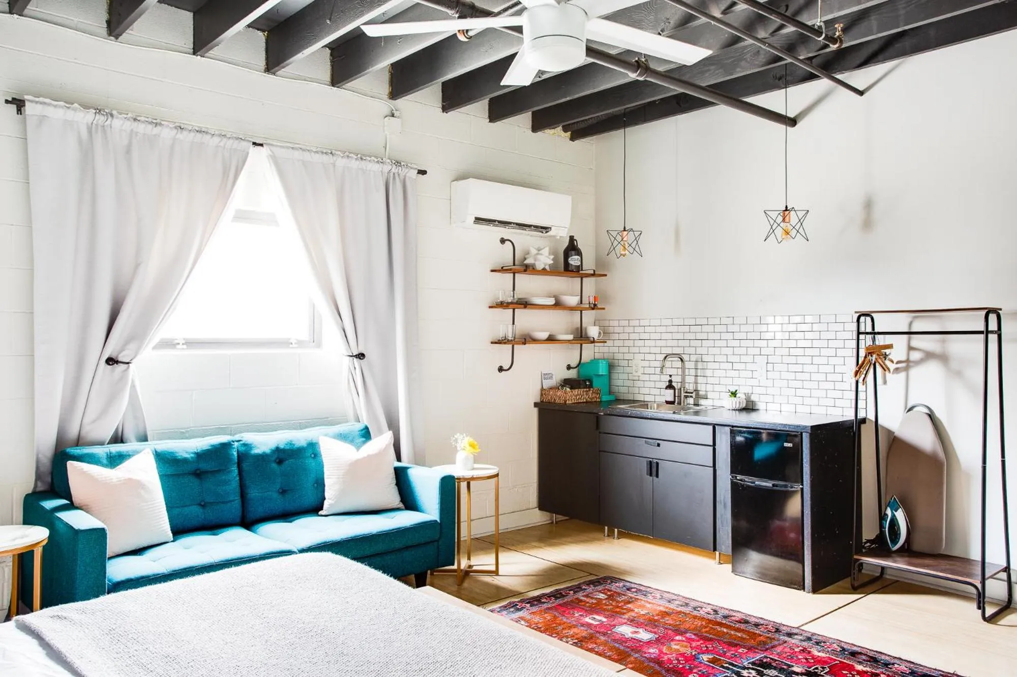 Kitchen or kitchenette, Bed in Stellar Suites