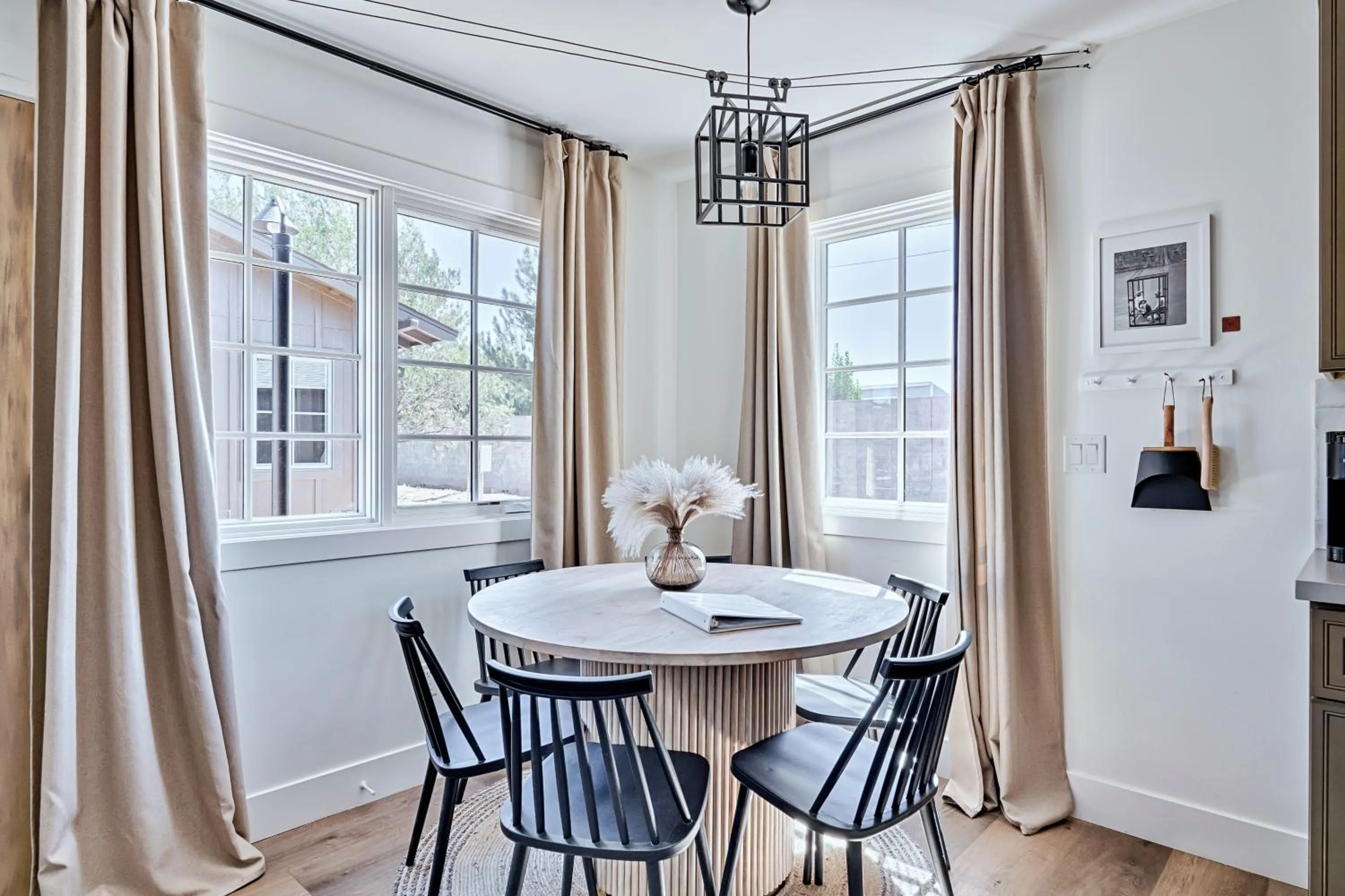 Dining area in Inn History Grand Canyon Cabin