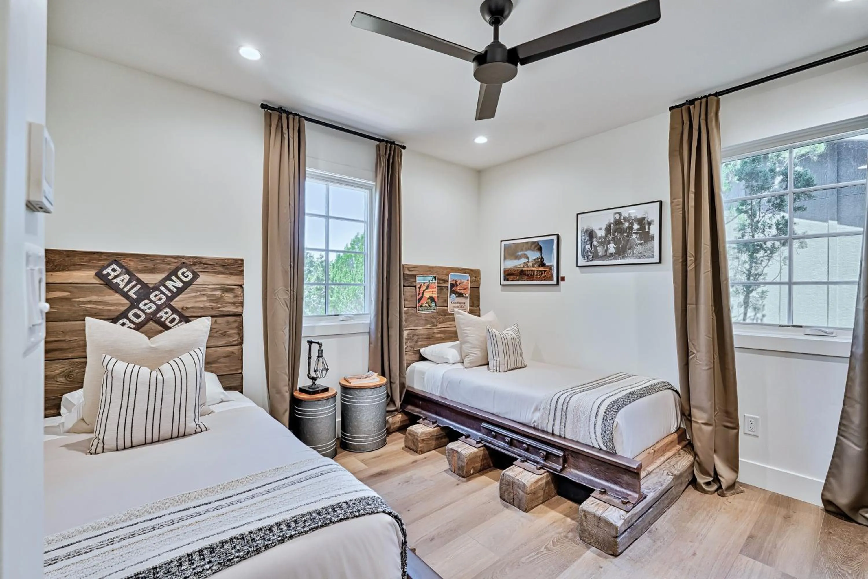 Bedroom, Bed in Inn History Grand Canyon Cabin