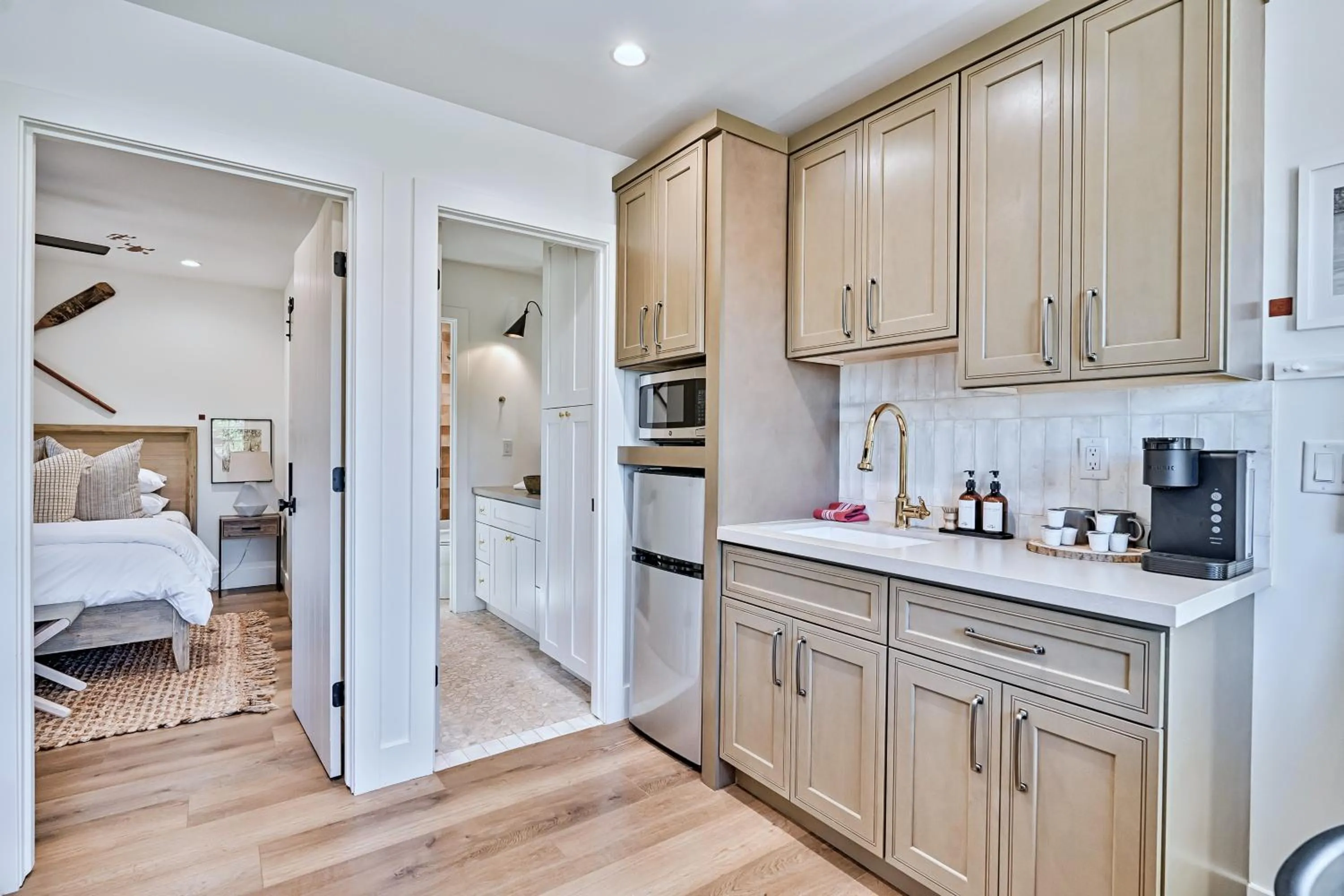 Kitchen or kitchenette, Bed in Inn History Grand Canyon Cabin