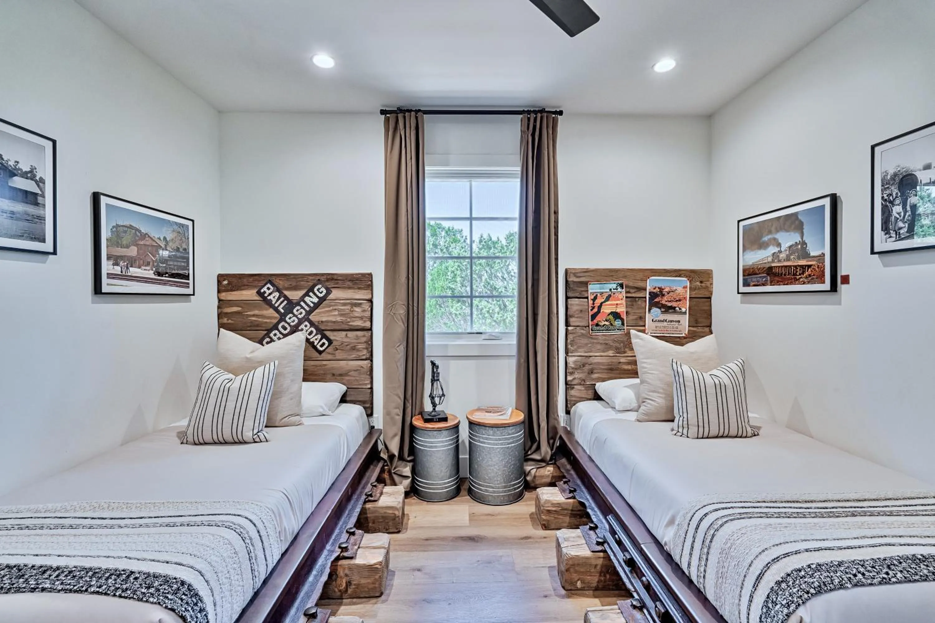 Bedroom, Bed in Inn History Grand Canyon Cabin