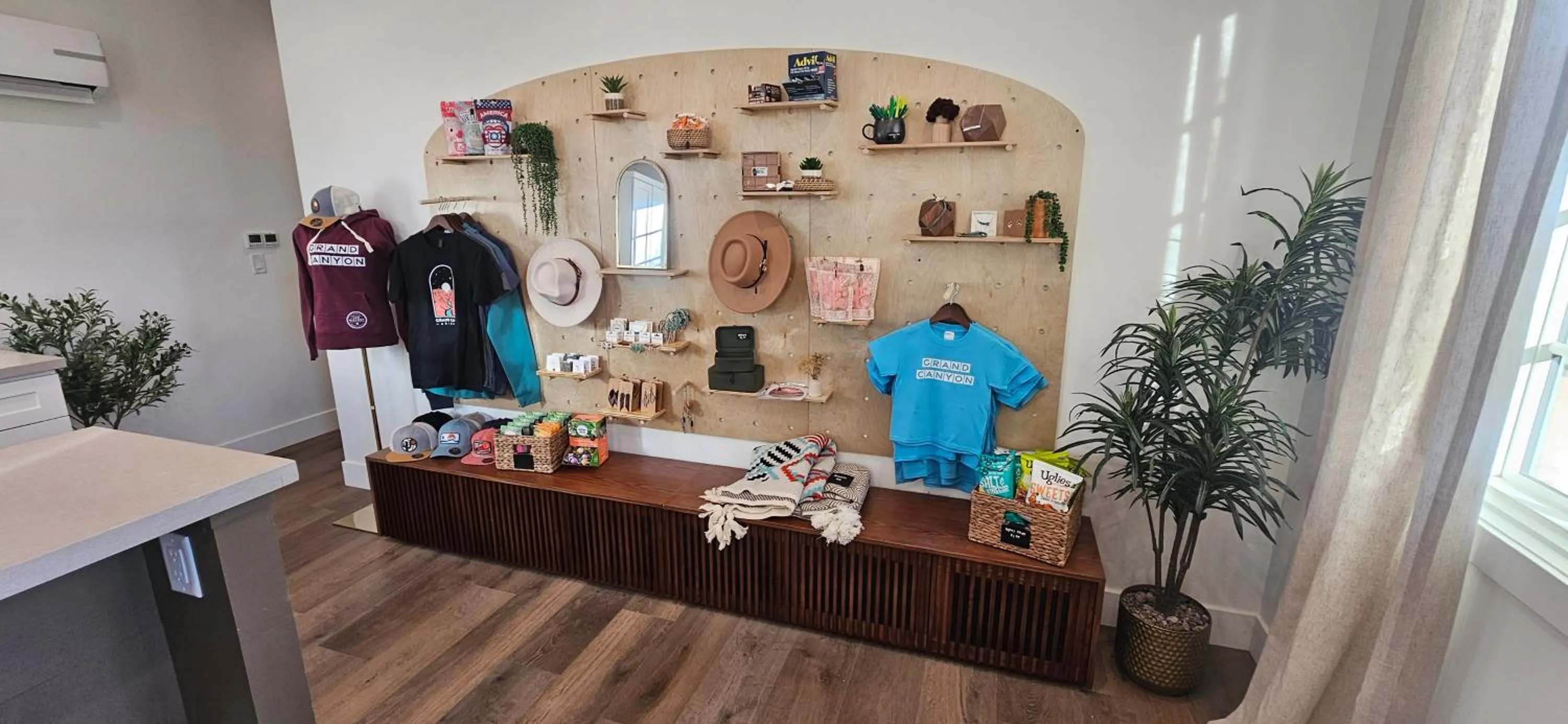 On-site shops in Inn History Grand Canyon Cabin