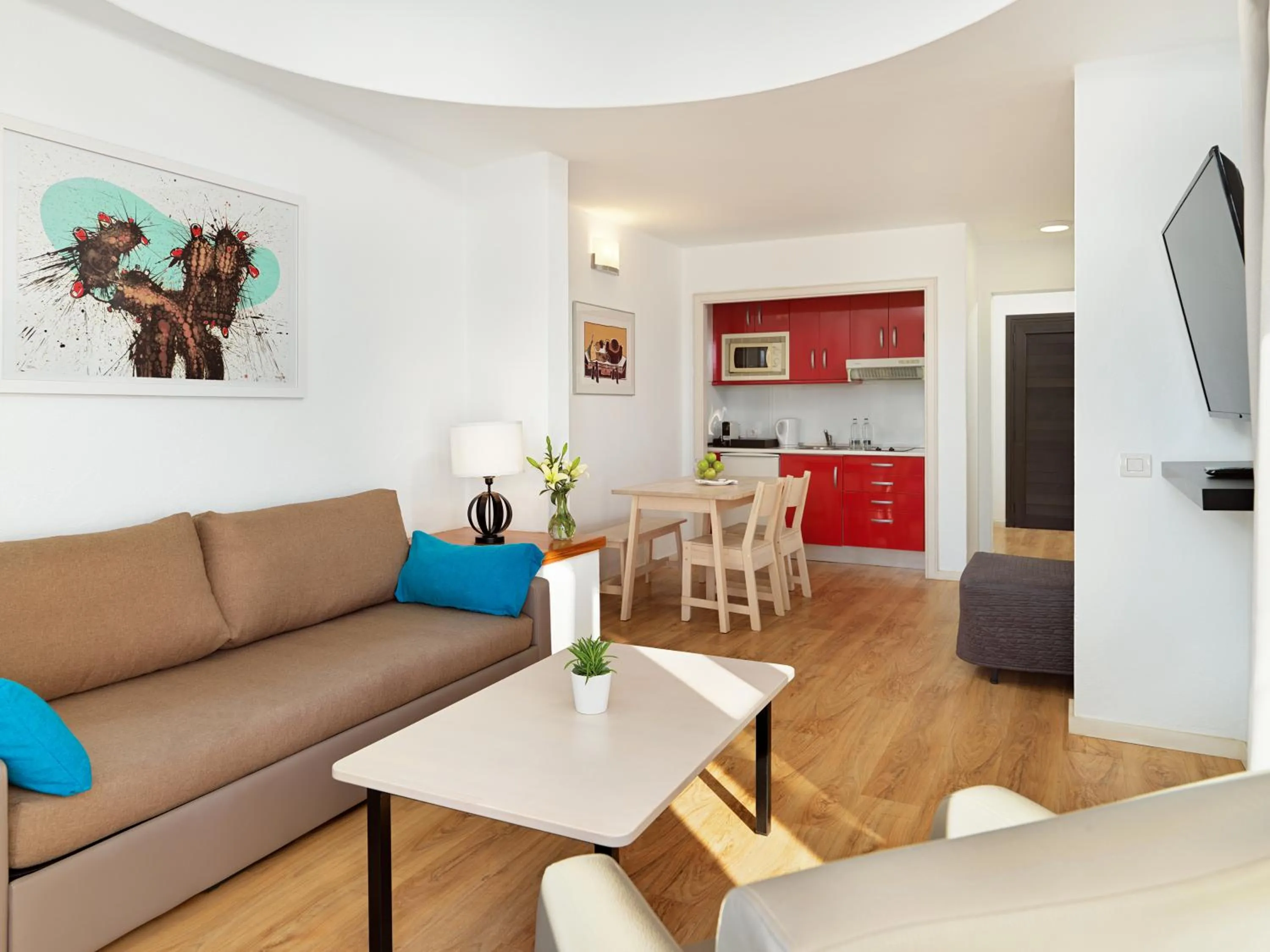 Kitchen or kitchenette in H10 Suites Lanzarote Gardens