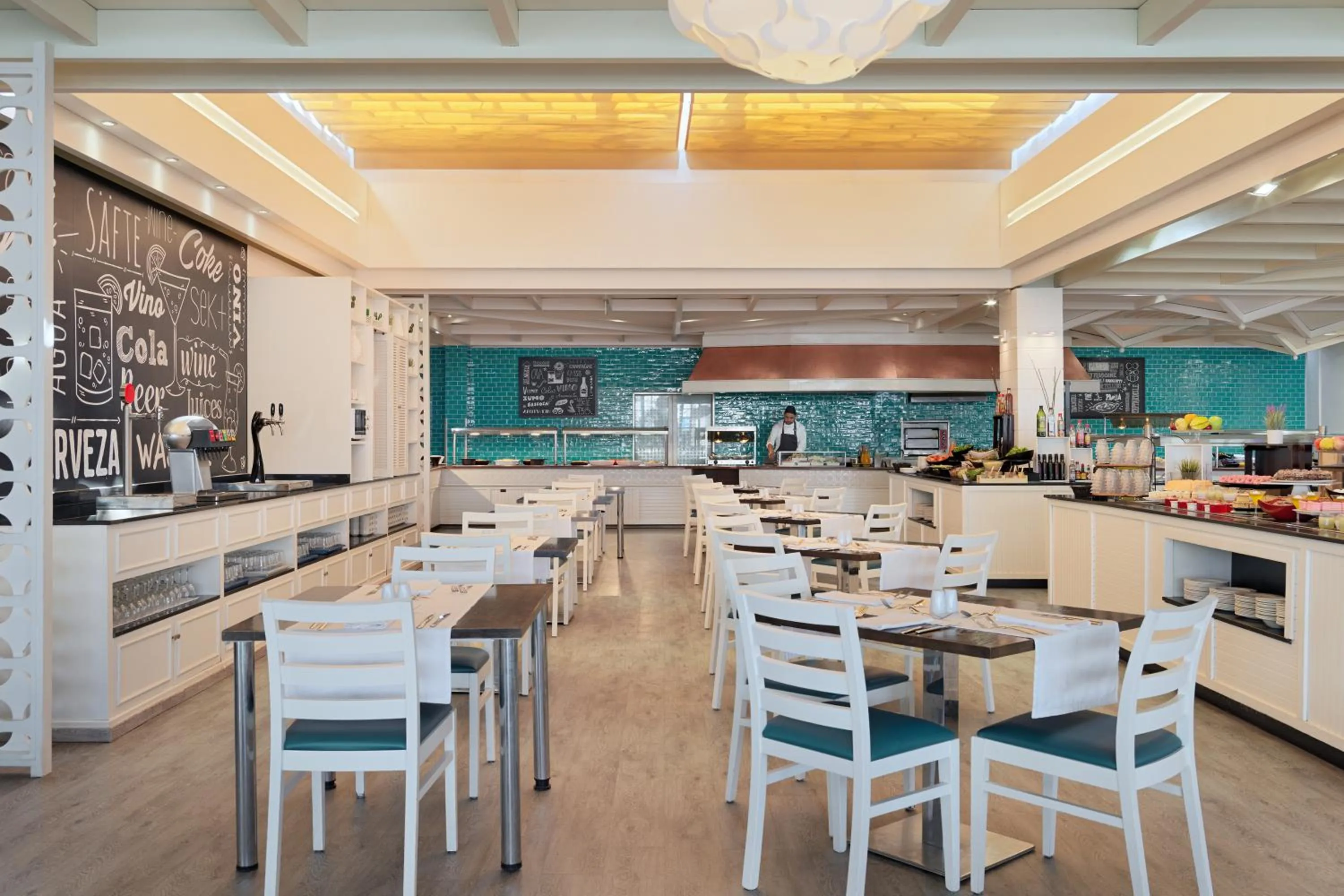 Restaurant/places to eat in H10 Suites Lanzarote Gardens