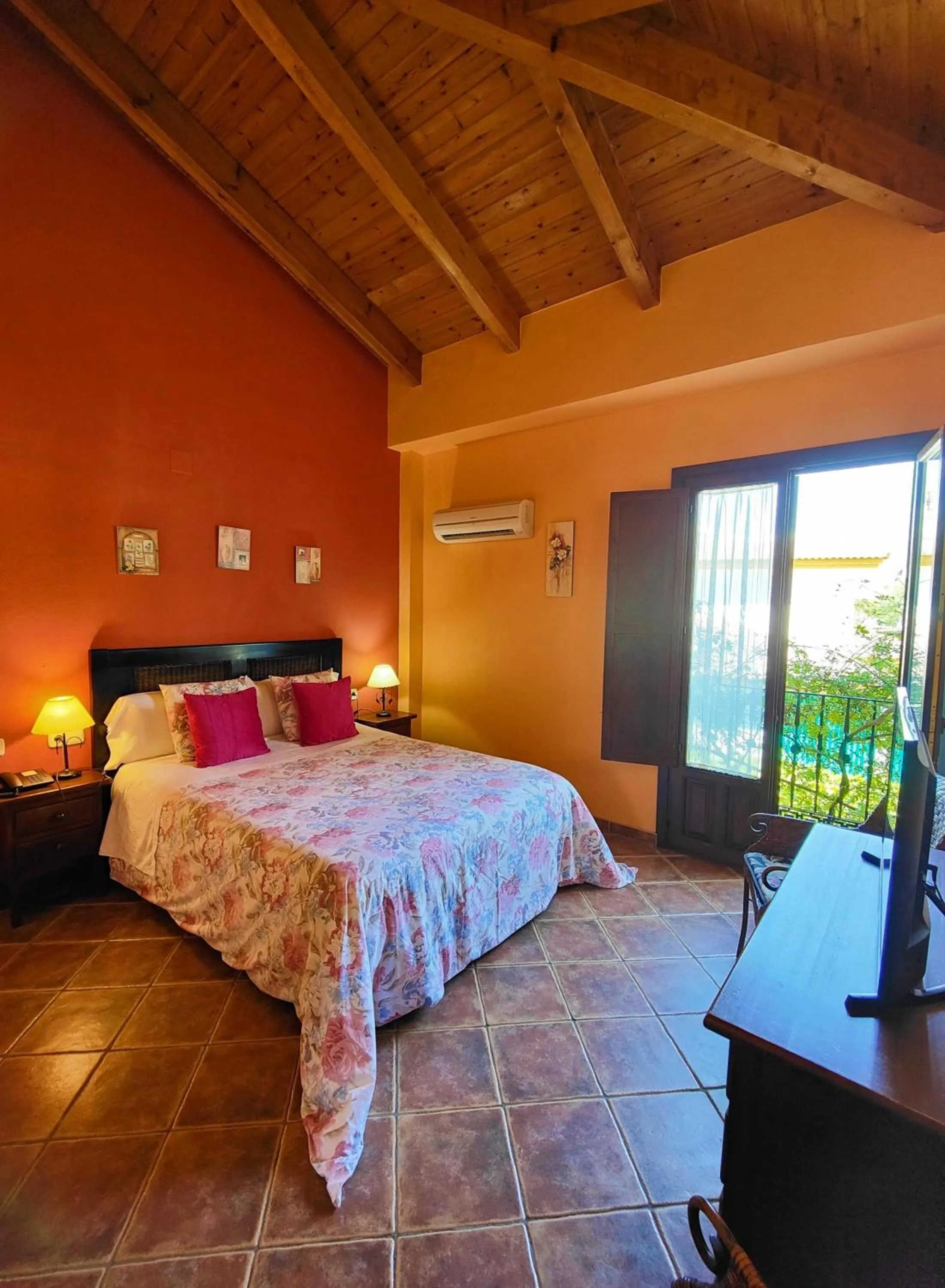 Photo of the whole room, Bed in Hotel Doñana Blues