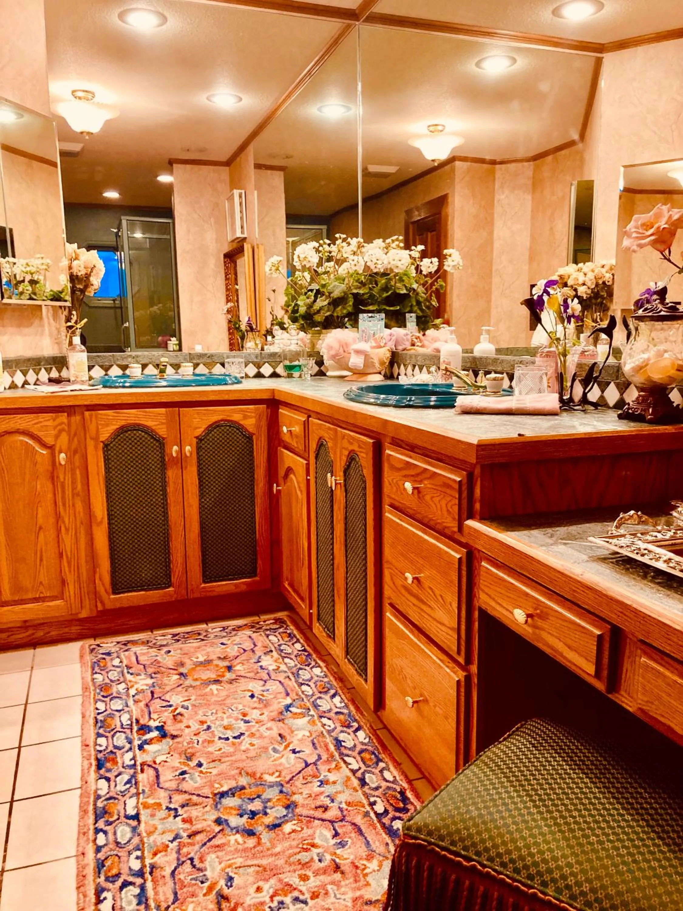 Yellowstone Cattle Baron EnSuite, Private Entrance & Parking - Prairie Rose B&B