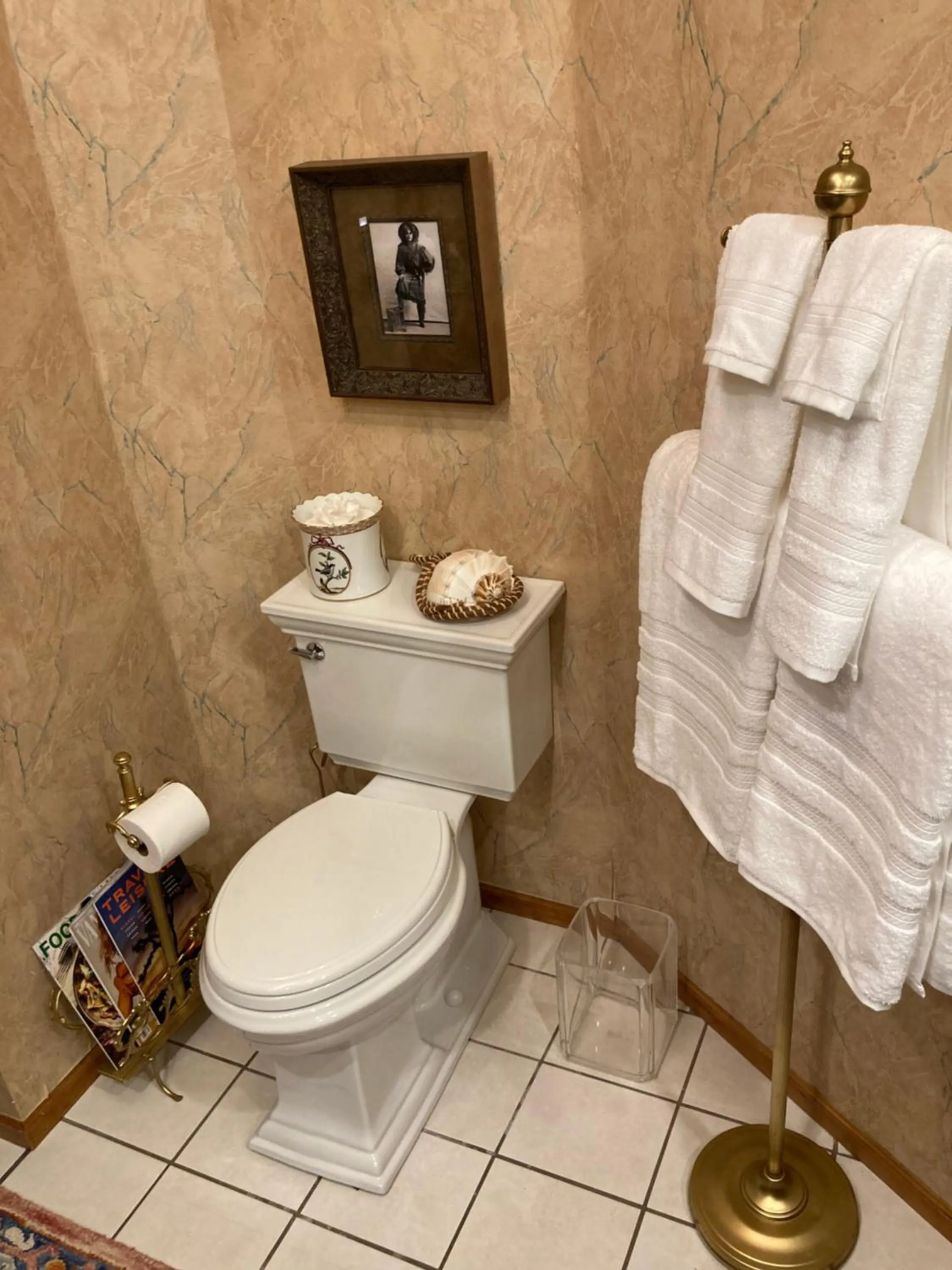 Shower in Yellowstone Cattle Baron EnSuite, Private Entrance & Parking - Prairie Rose B&B
