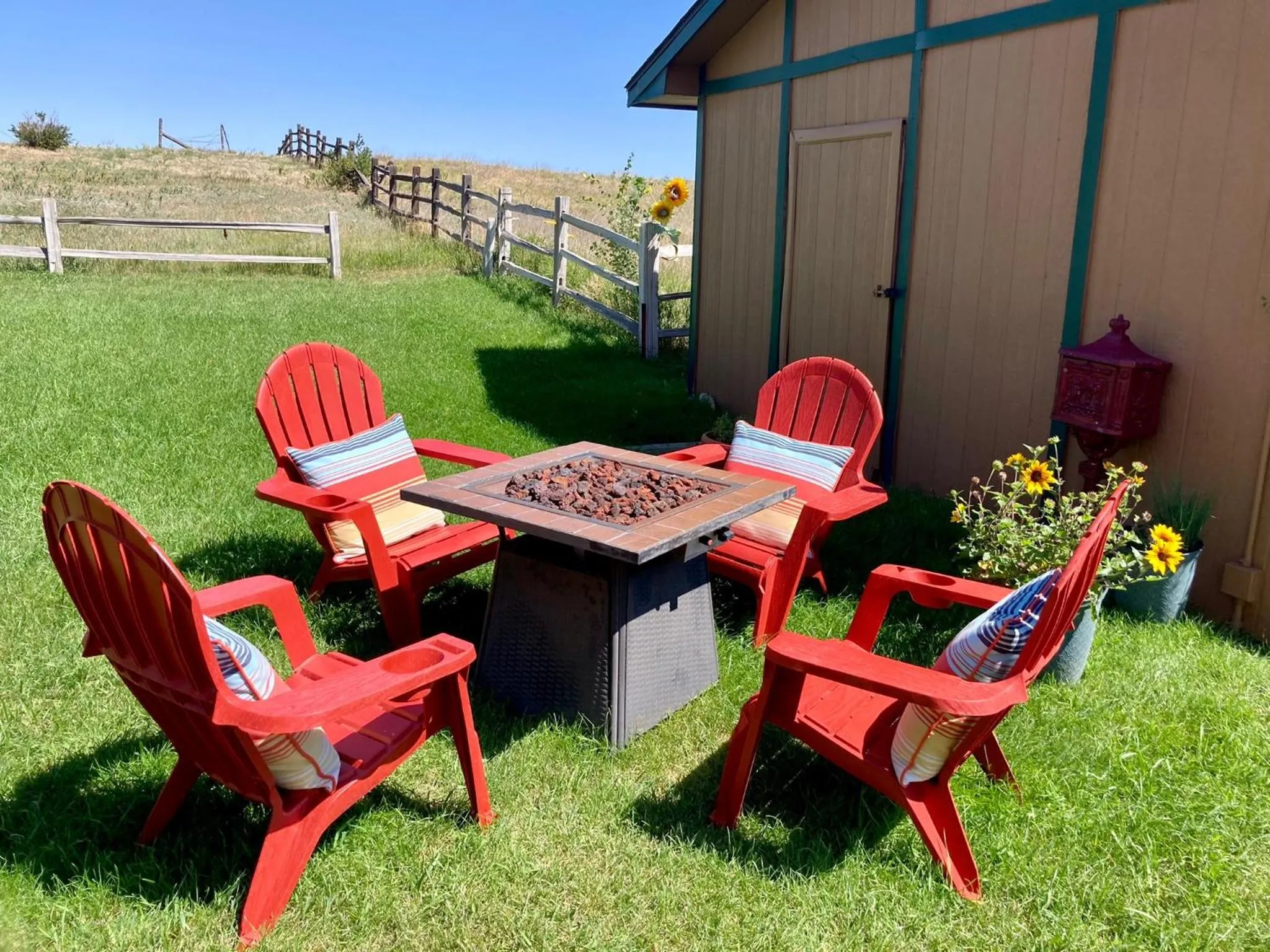 Balcony/Terrace in Yellowstone Cattle Baron EnSuite, Private Entrance & Parking - Prairie Rose B&B