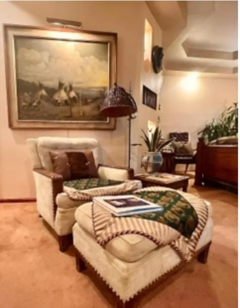Yellowstone Cattle Baron EnSuite, Private Entrance & Parking - Prairie Rose B&B