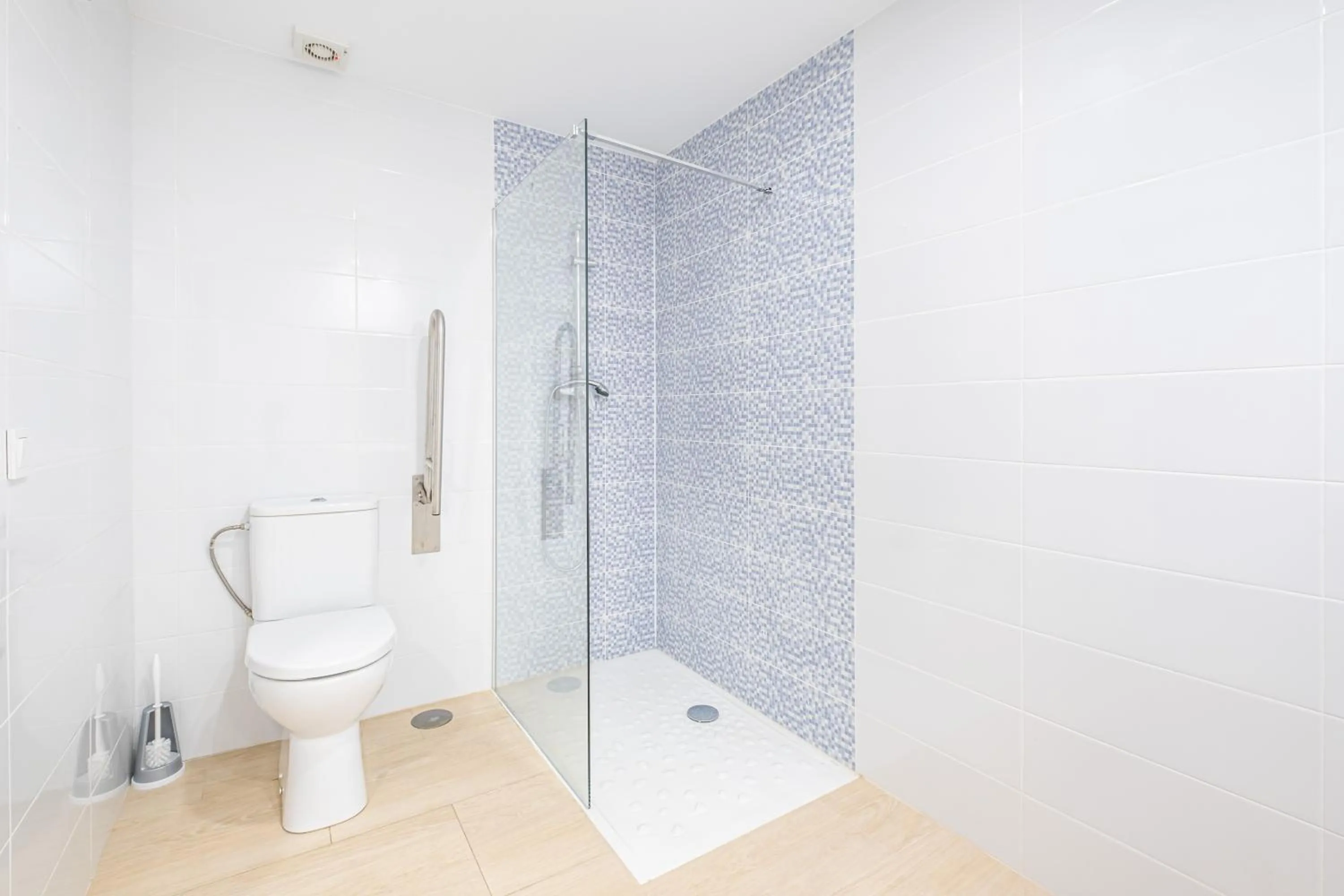 Shower in Apartamentos La Rosita Old Town