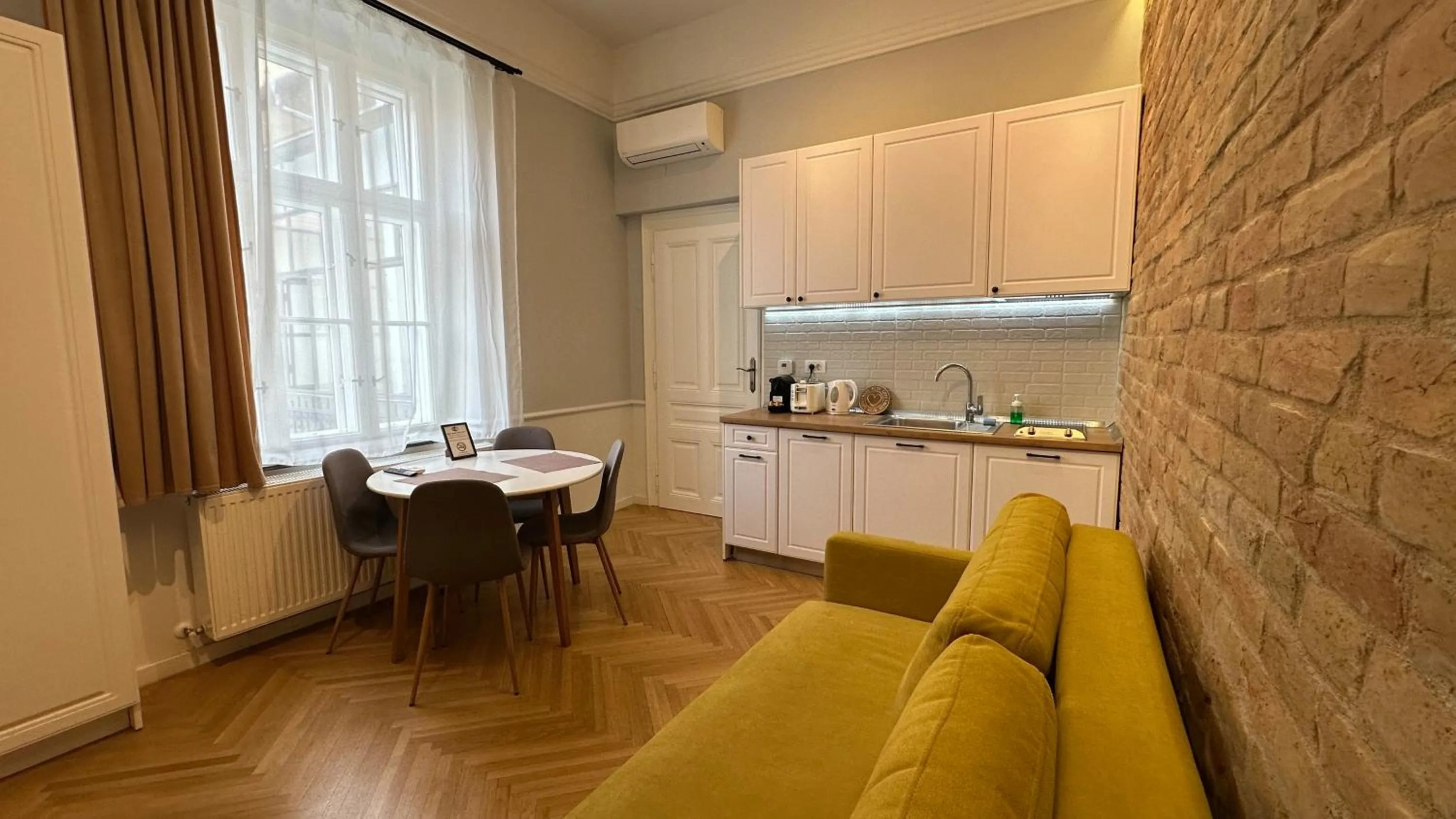 Kitchen or kitchenette in Carol Residence - ultra central - powered by NEO