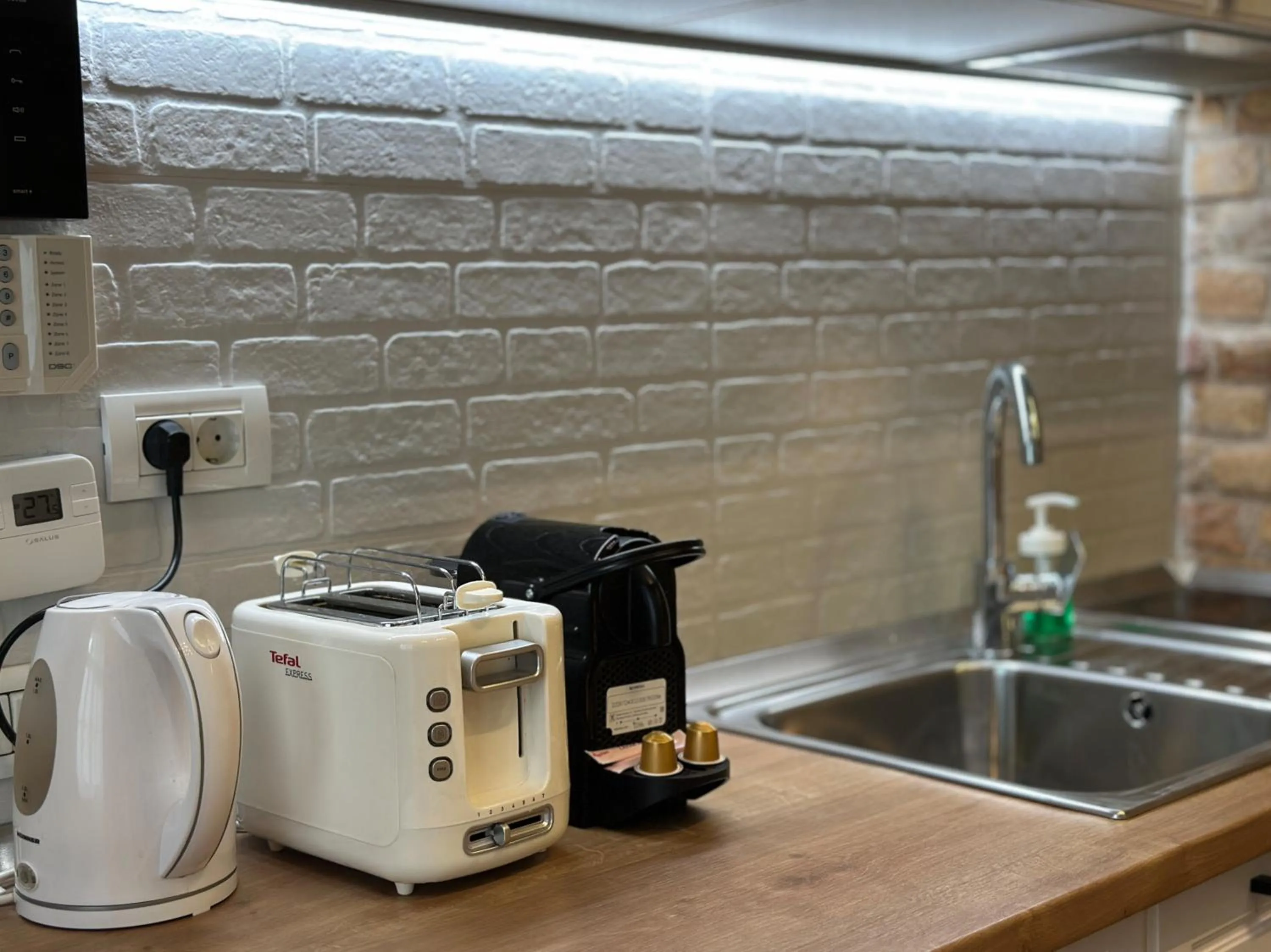 Coffee/tea facilities in Carol Residence - ultra central - powered by NEO
