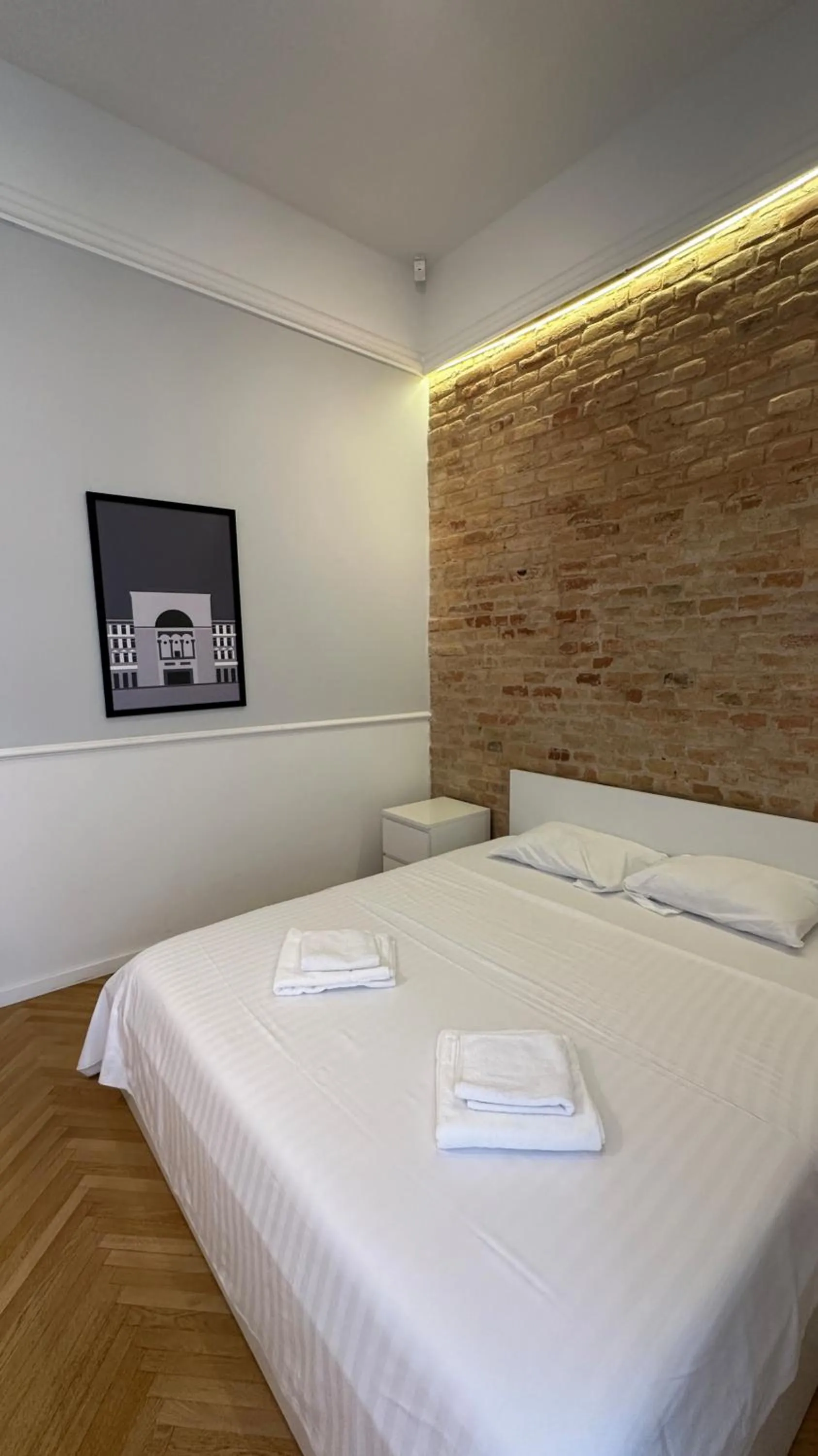 Photo of the whole room, Bed in Carol Residence - ultra central - powered by NEO