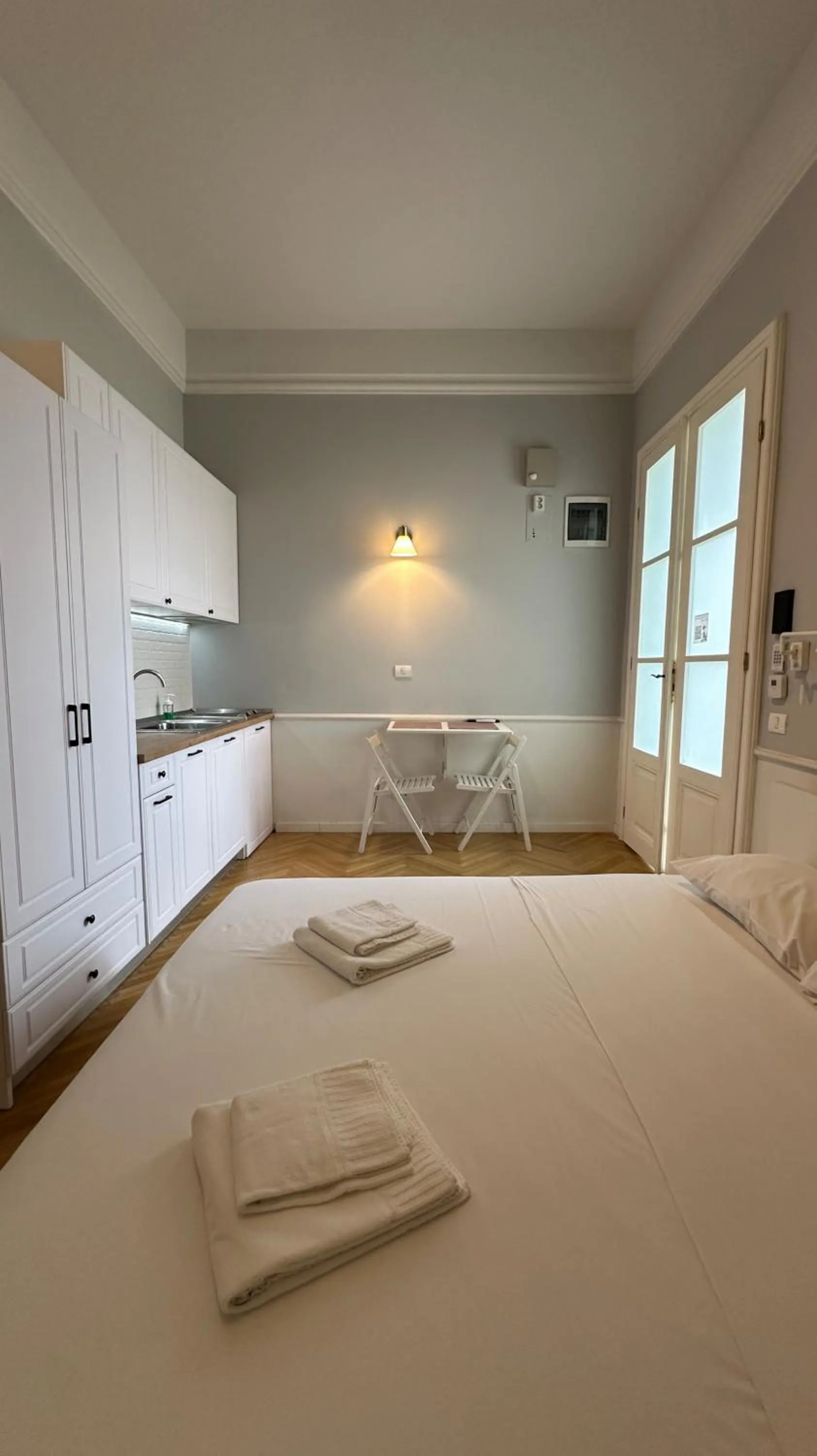 Deluxe Queen Studio  in Carol Residence - ultra central - powered by NEO