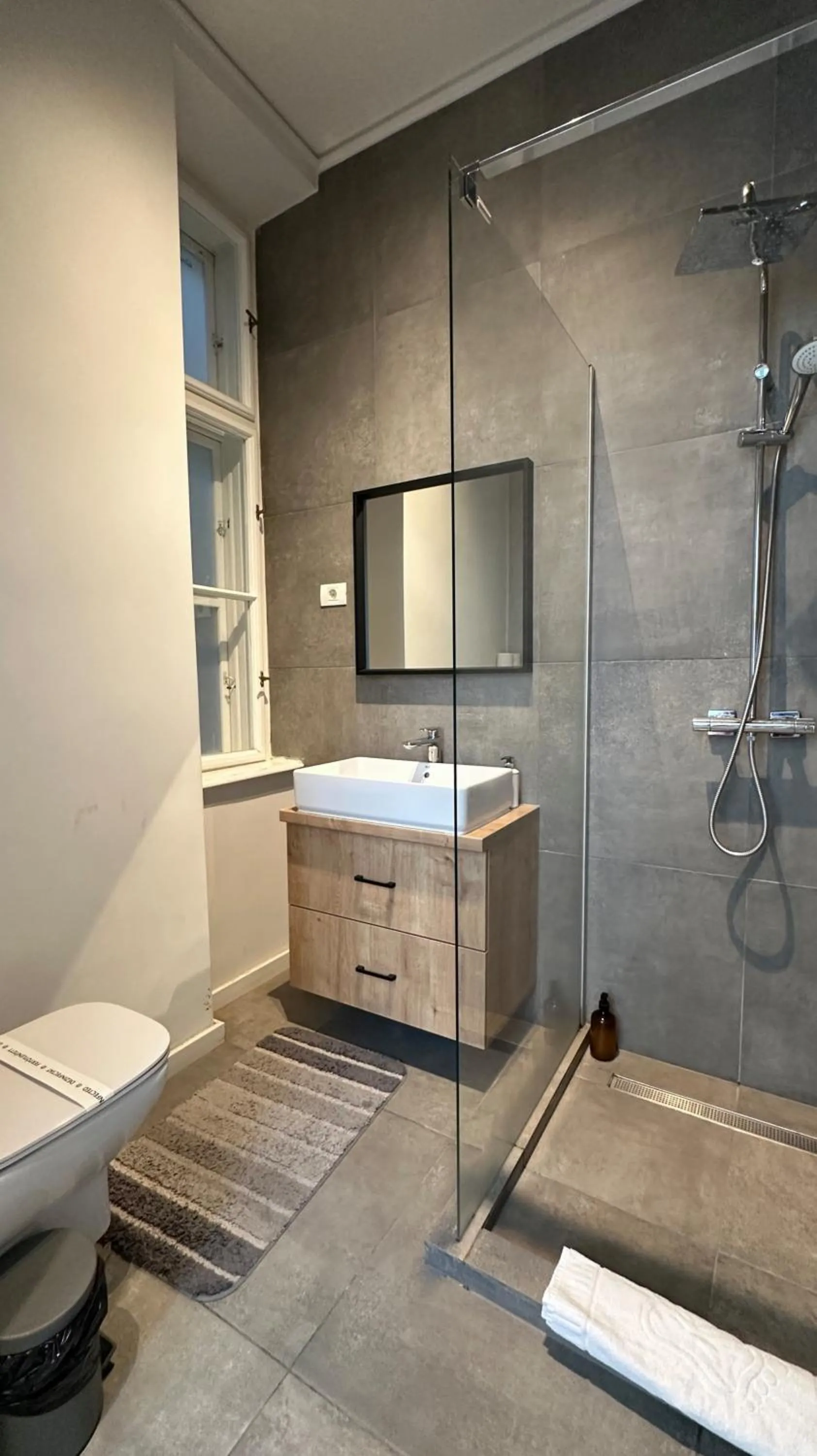 Shower in Carol Residence - ultra central - powered by NEO