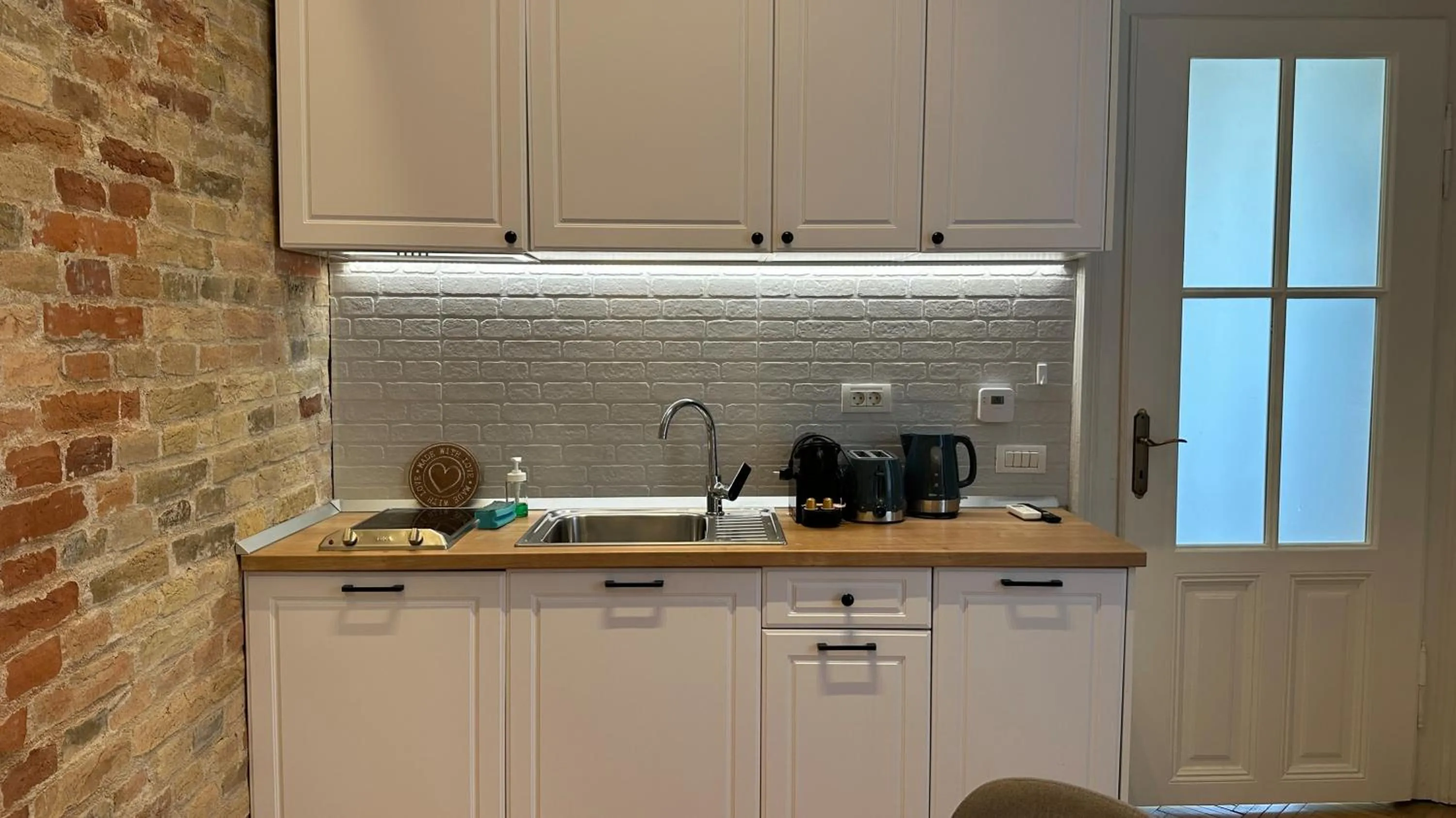 Coffee/tea facilities in Carol Residence - ultra central - powered by NEO