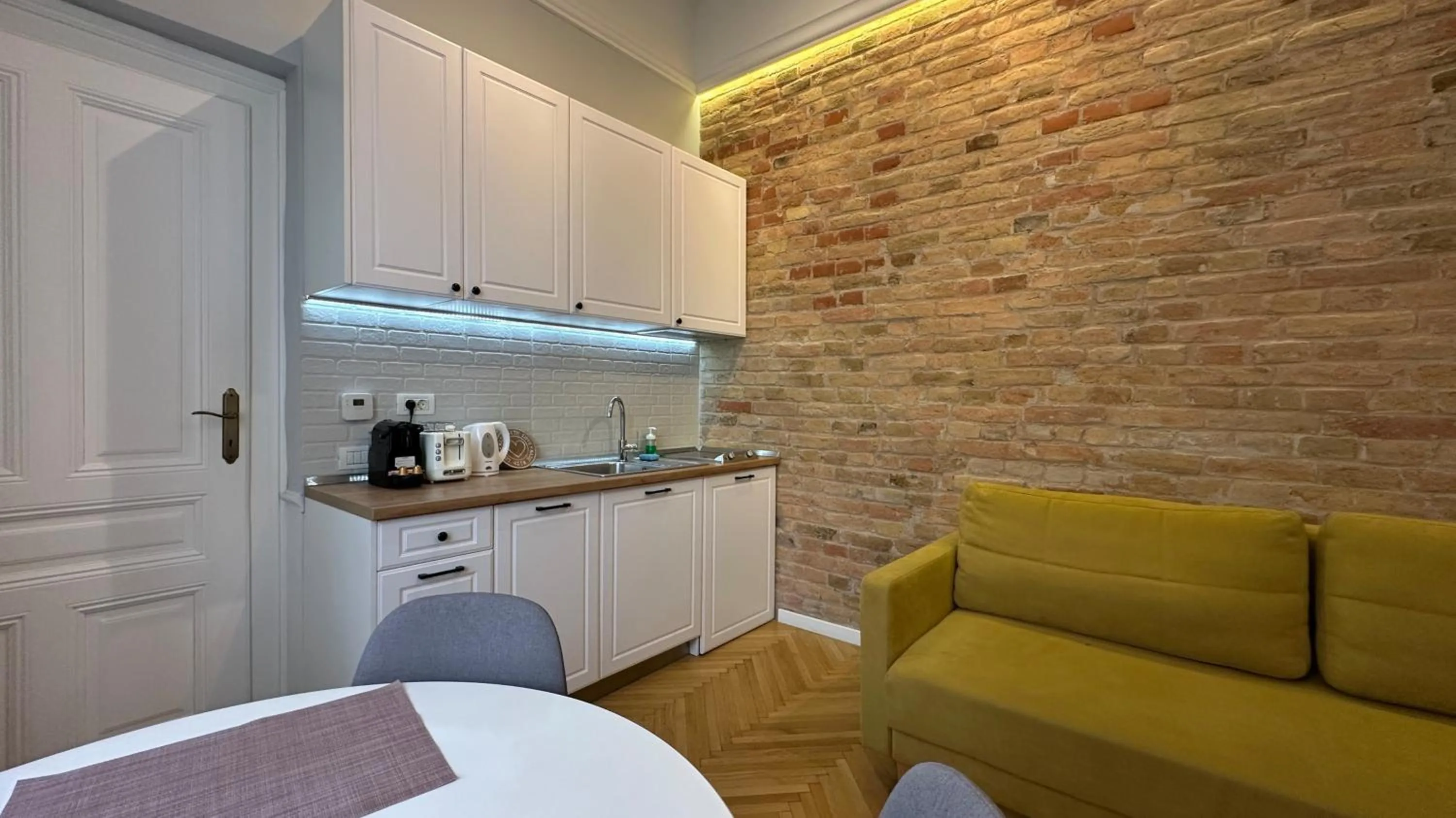 Coffee/tea facilities in Carol Residence - ultra central - powered by NEO