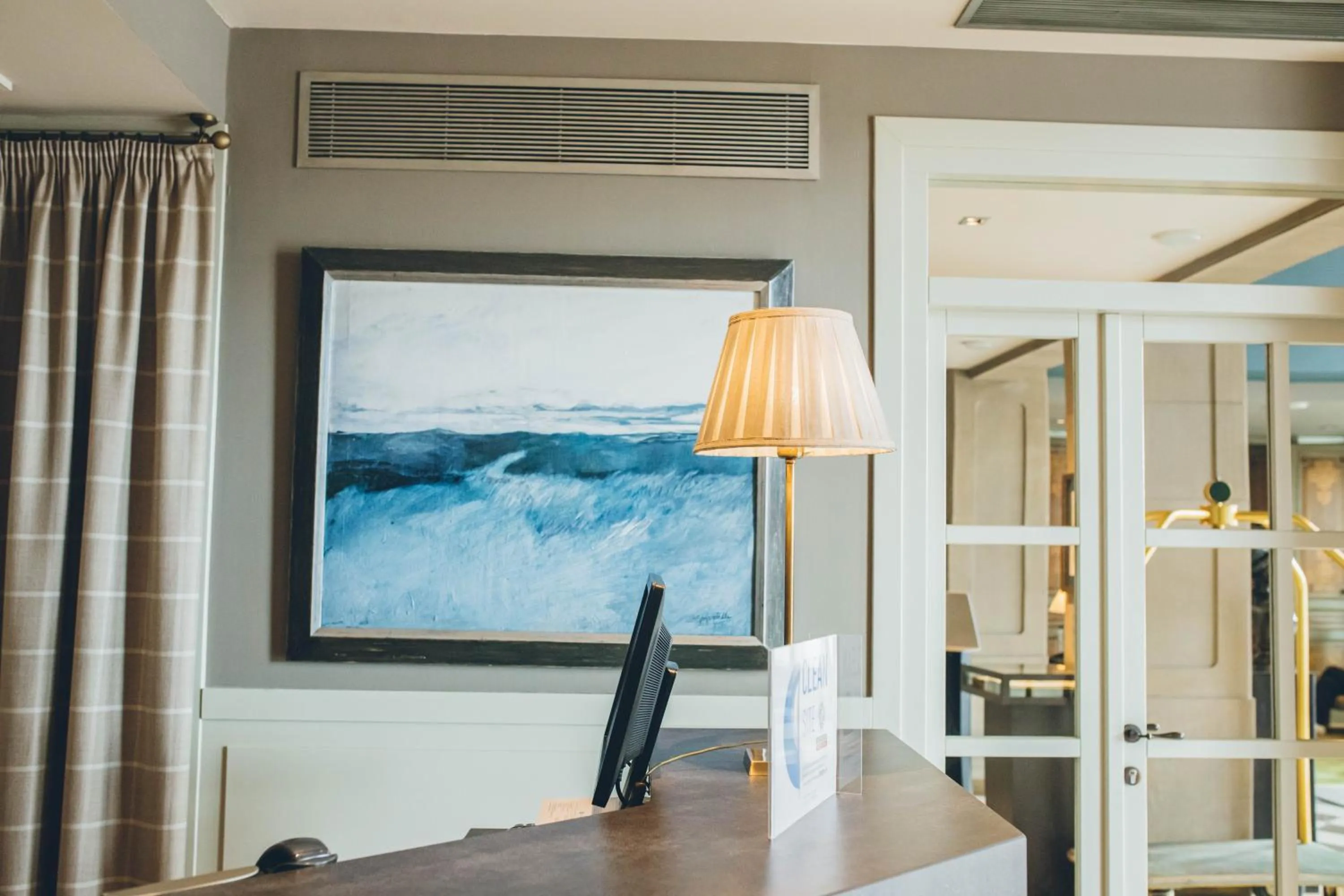 Lobby or reception in Duquesa de Cardona Hotel 4 Sup by Grup Duquessa