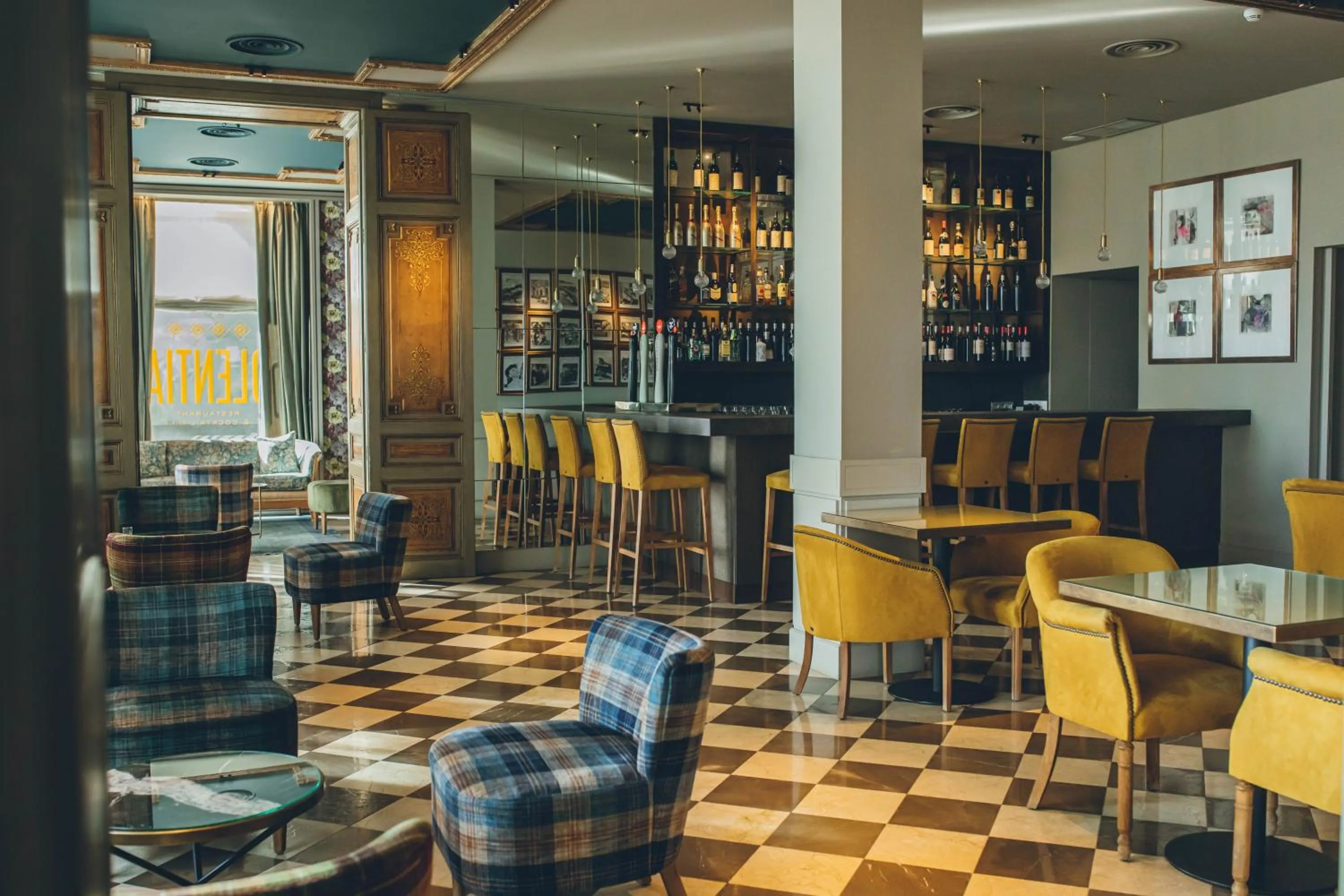 Lounge or bar in Duquesa de Cardona Hotel 4 Sup by Grup Duquessa