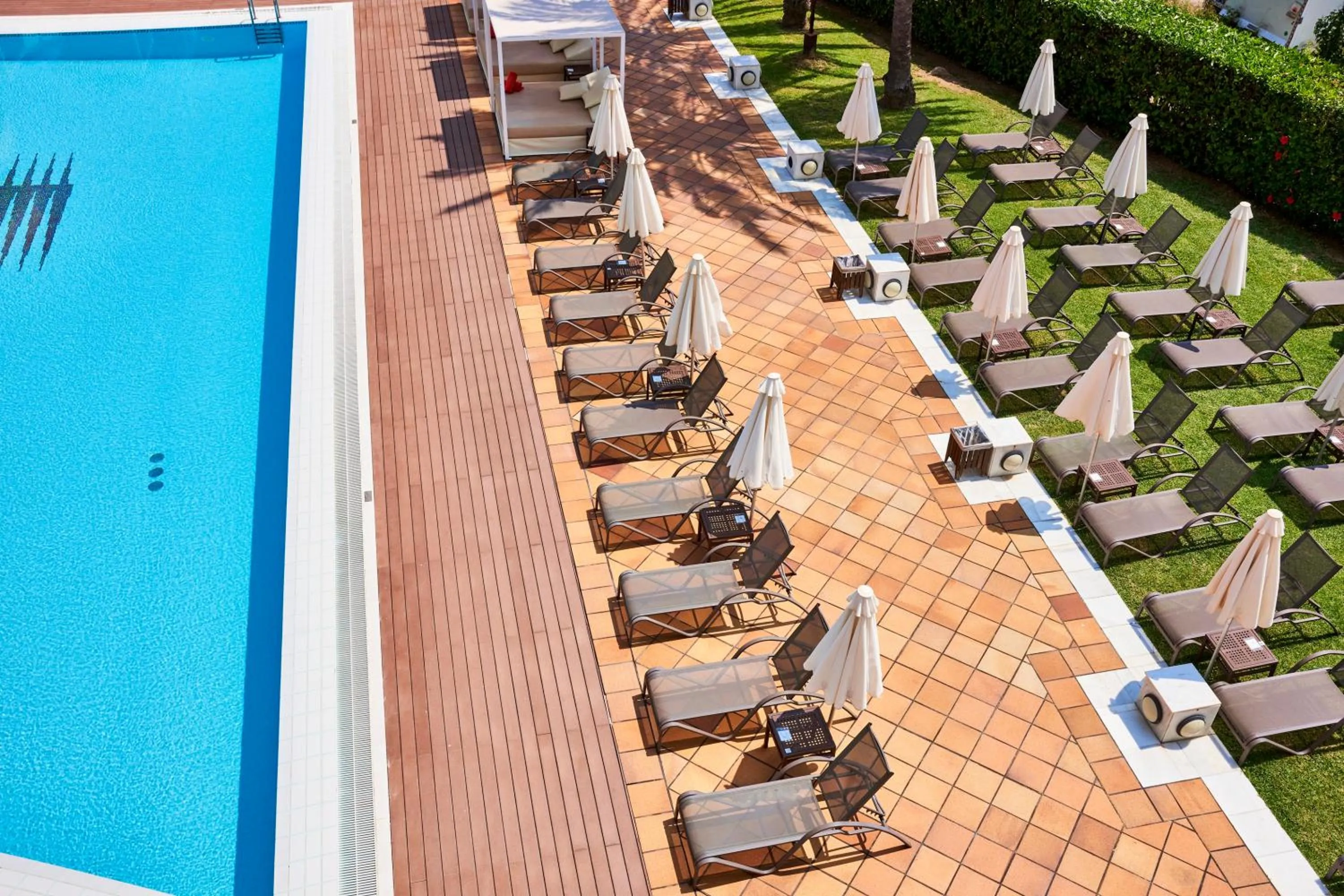 Swimming pool in Hotel Serrano Palace