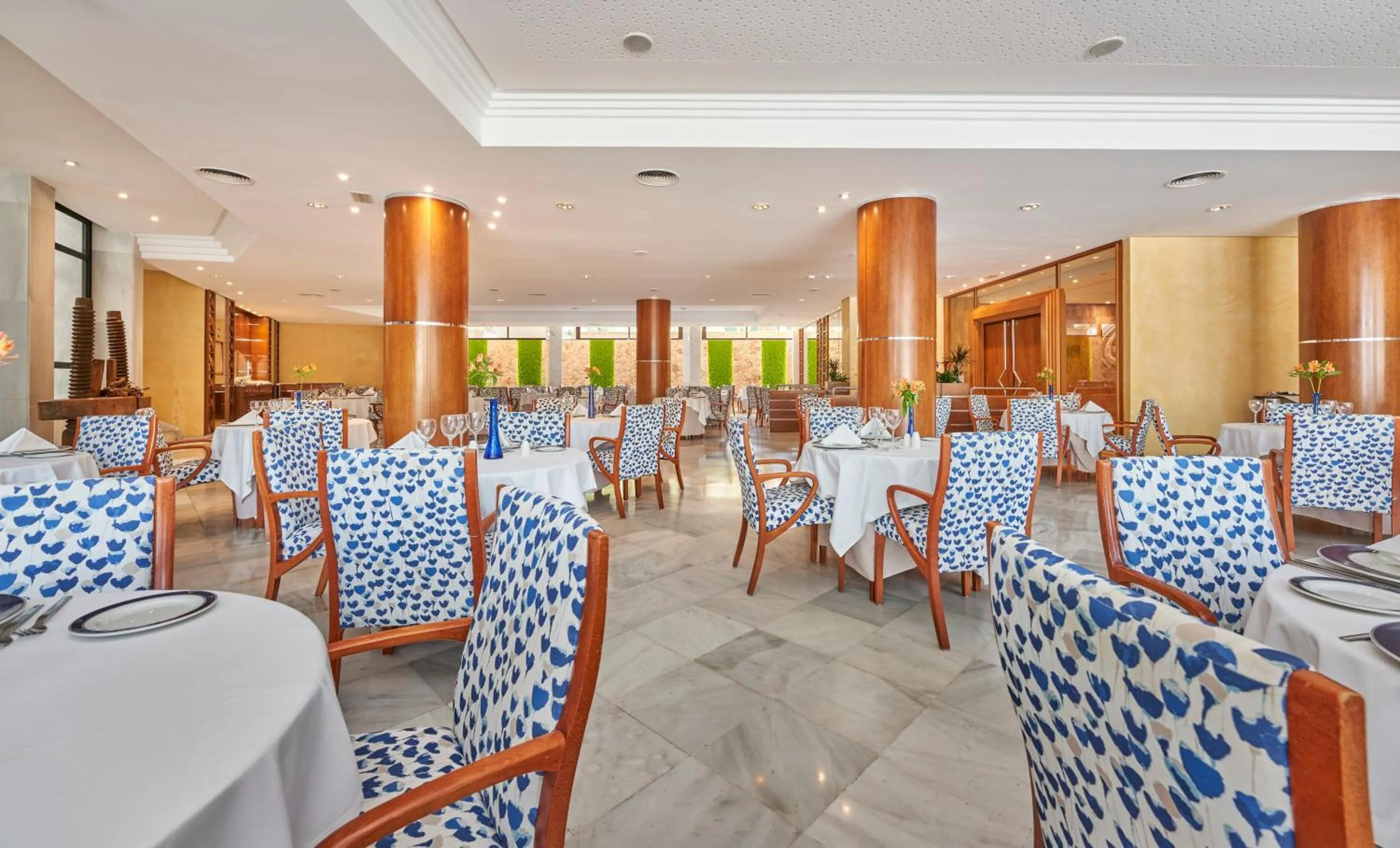 Restaurant/places to eat in Hotel Serrano Palace