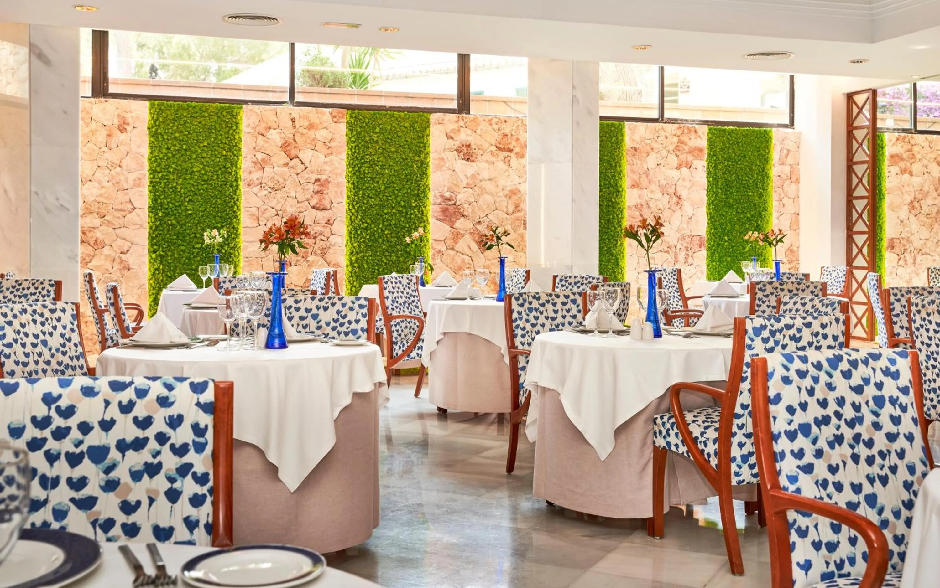 Restaurant/places to eat in Hotel Serrano Palace