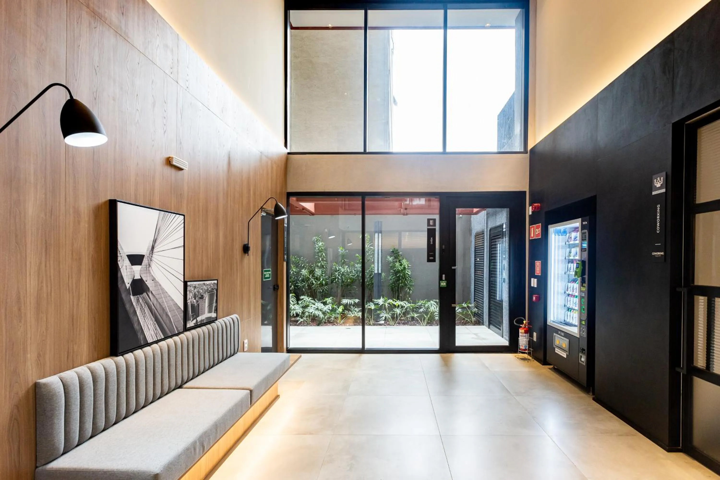 Day in Charlie Sabiá Moema