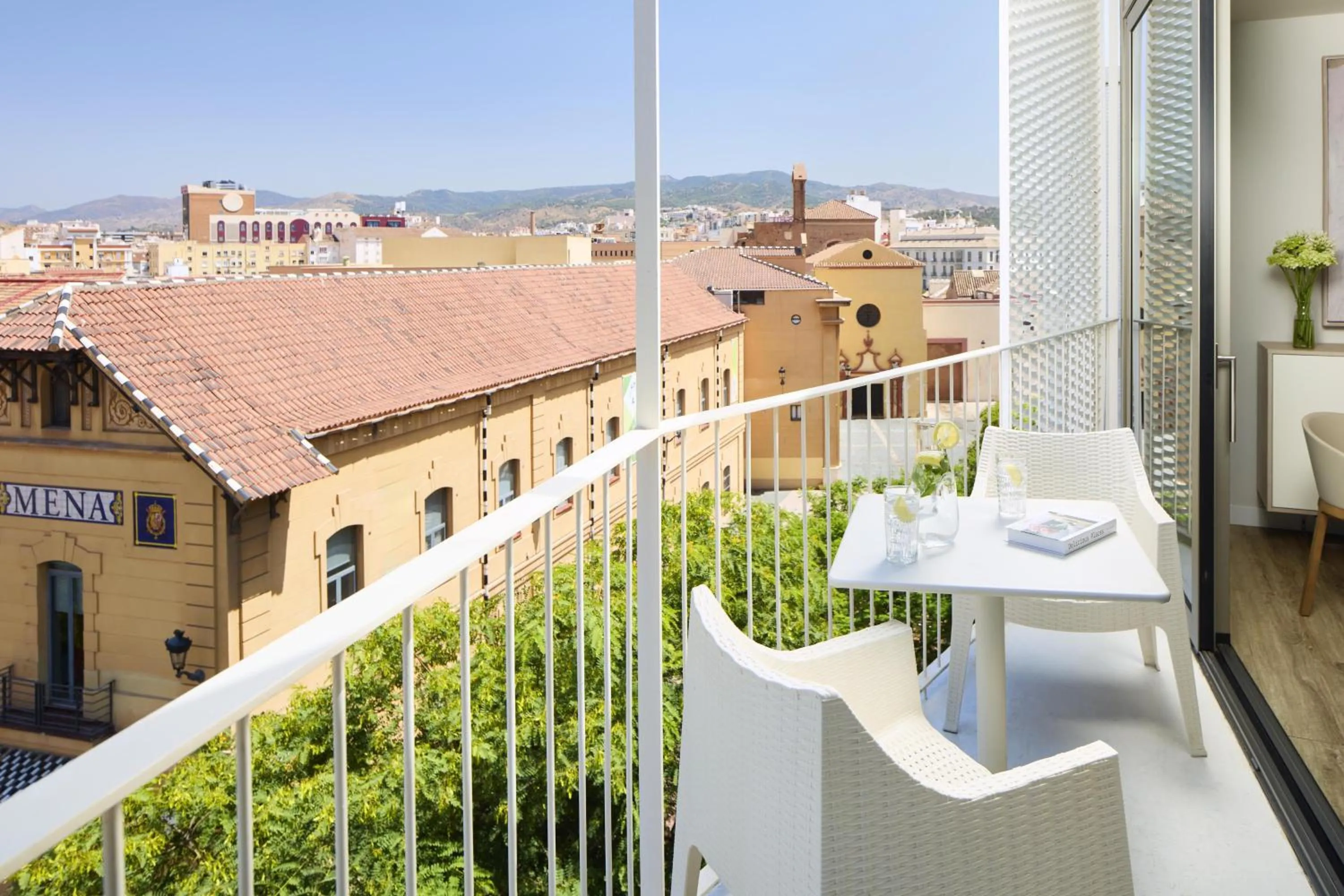 Photo of the whole room in NH Málaga