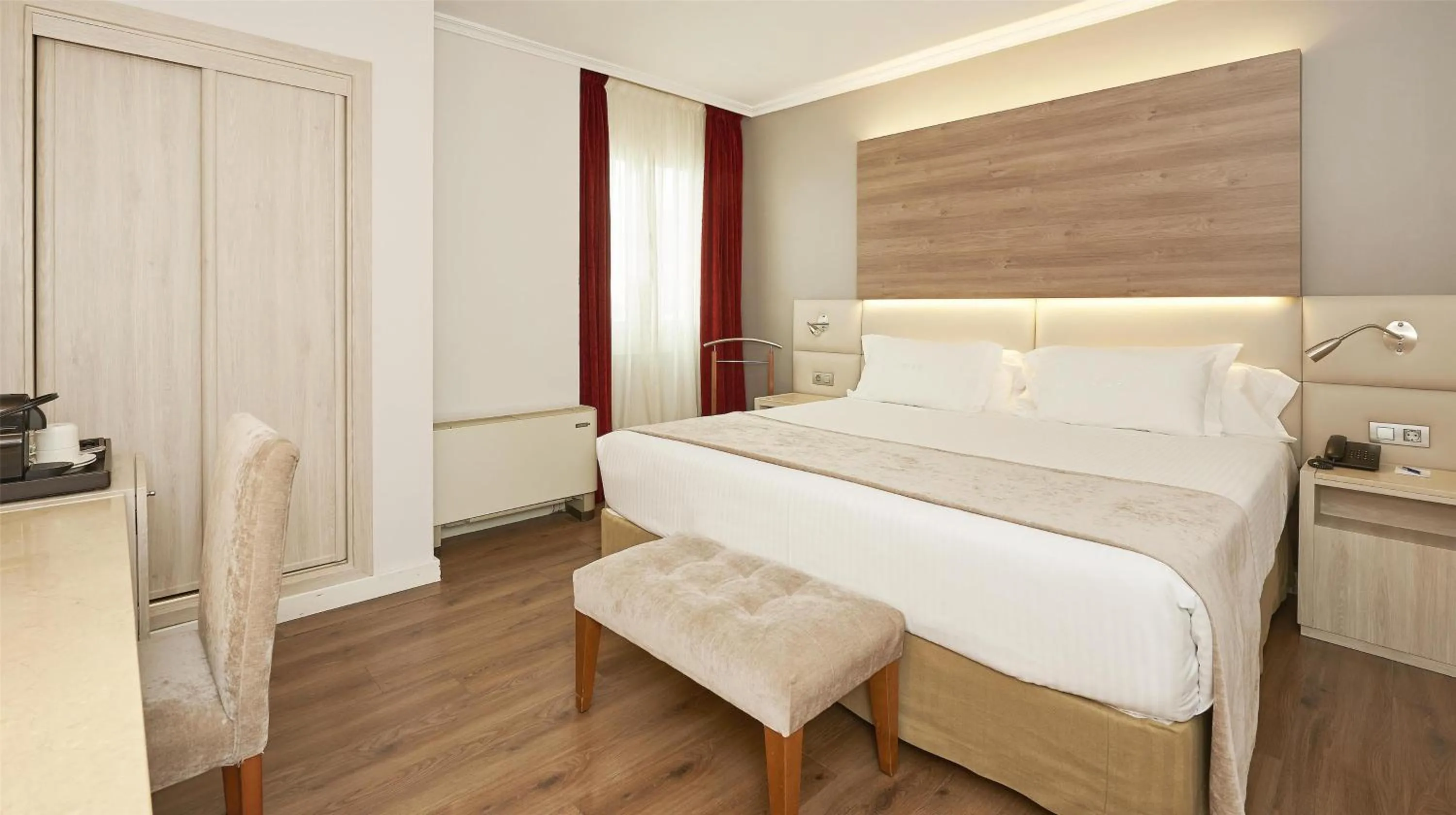 Bedroom, Bed in NH Córdoba Califa