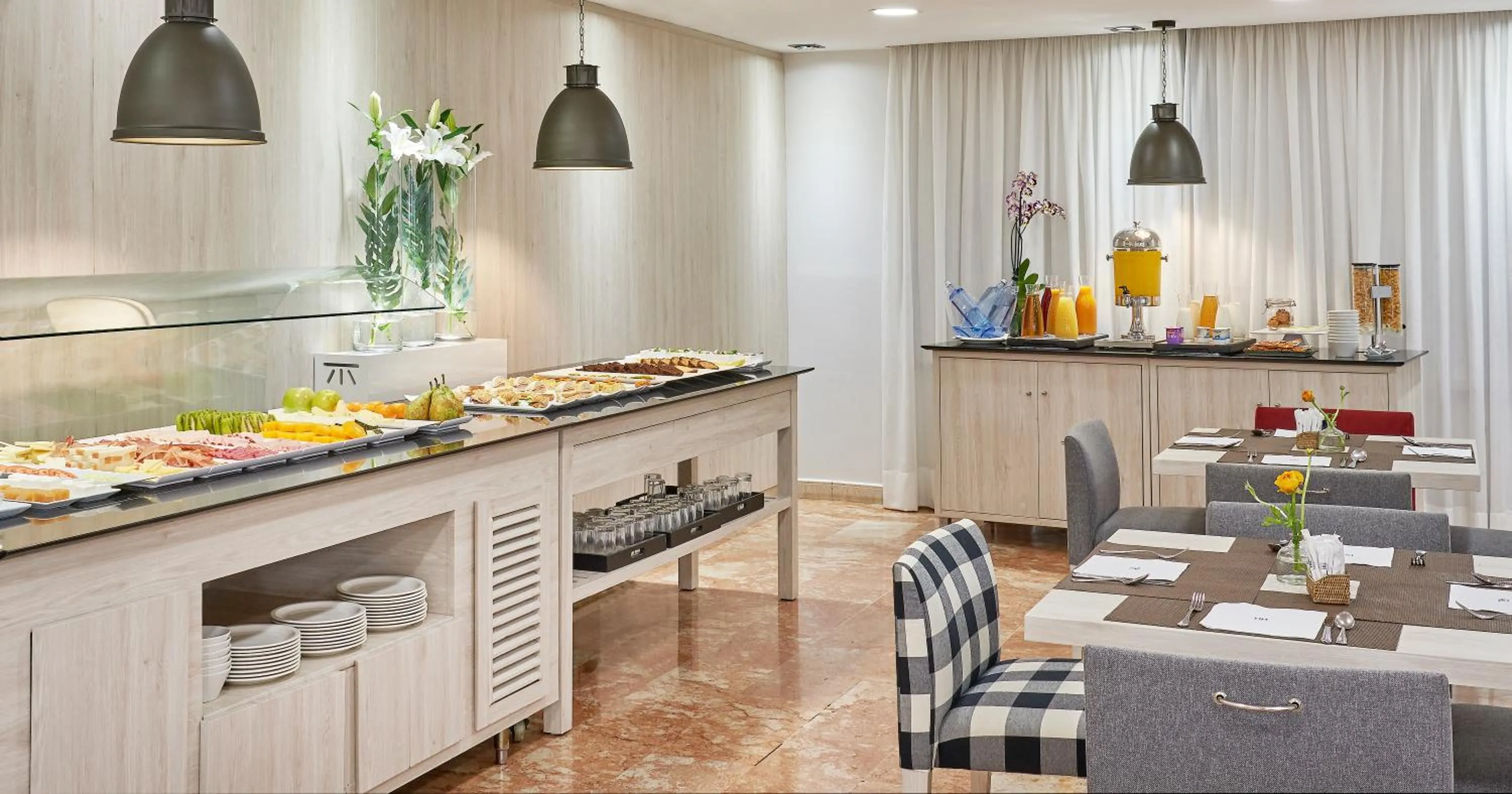 Buffet breakfast in NH Córdoba Califa