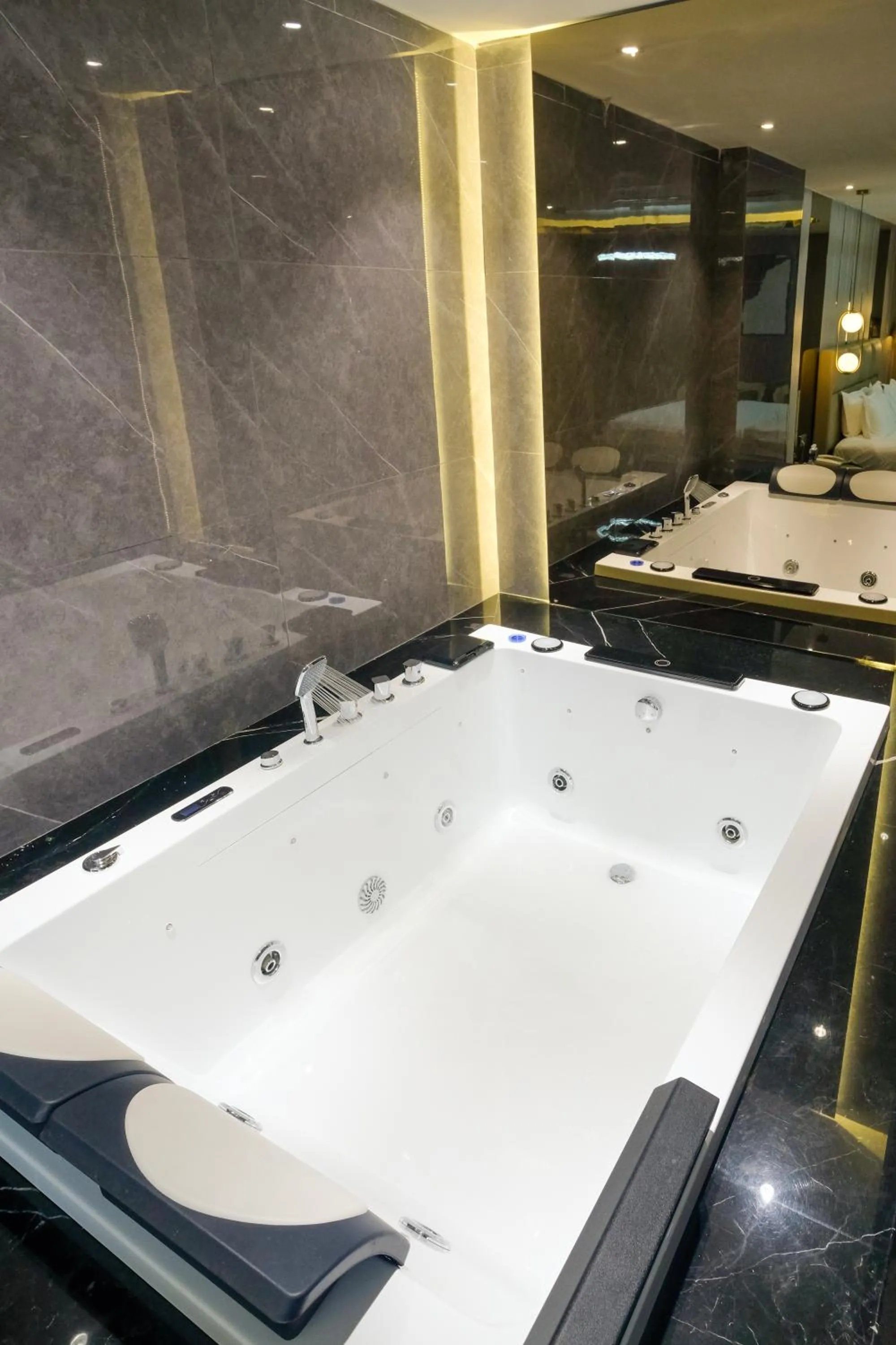 Enjoy Boutique Saigon Hotel