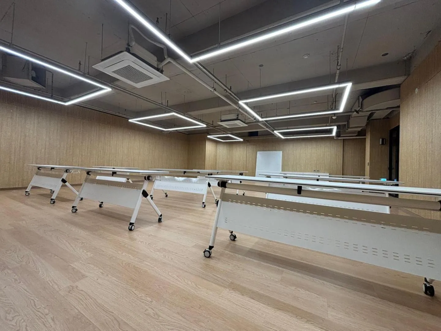 Business facilities in Hotel The Designers Incheon