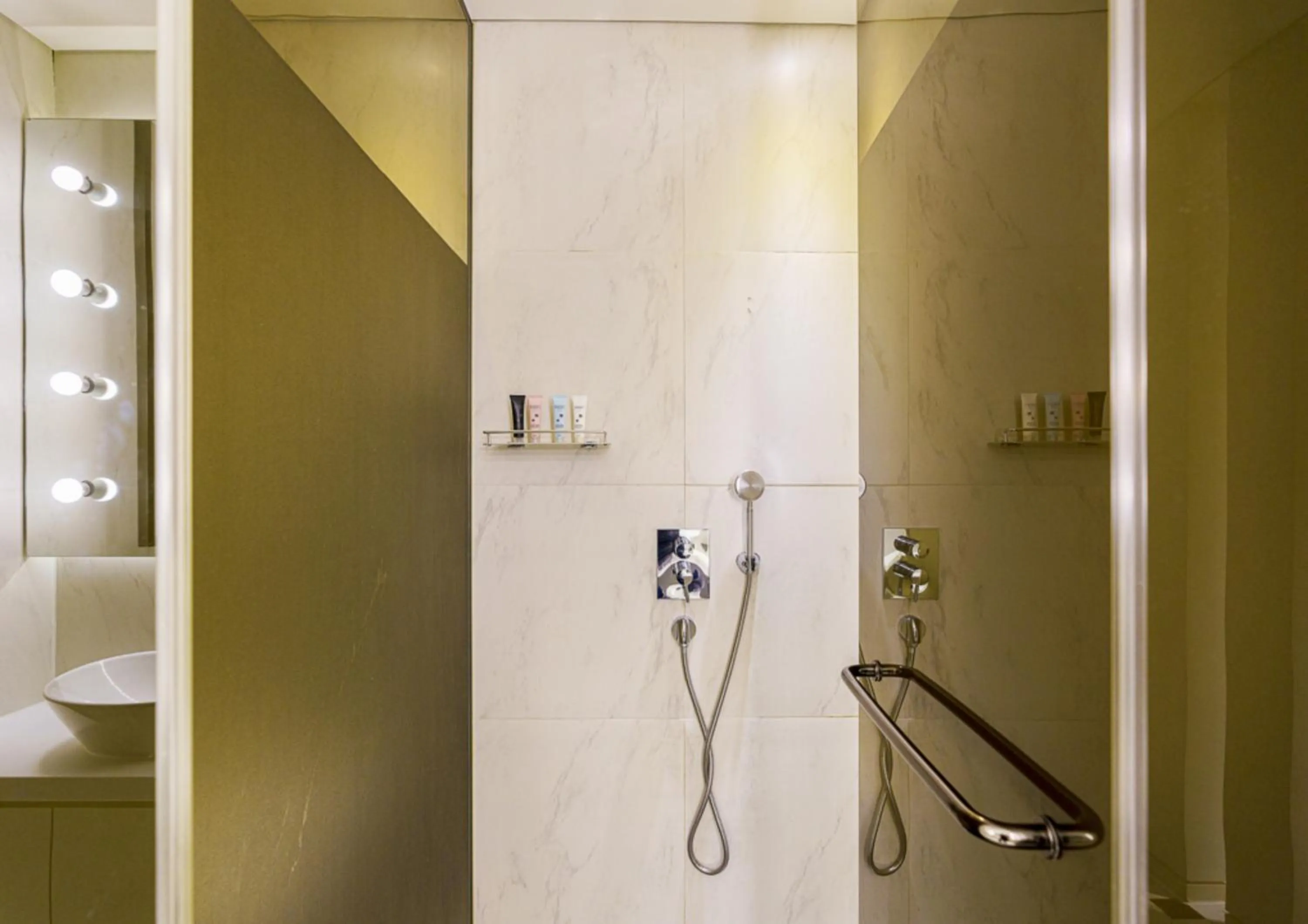 Shower in Hotel The Designers Incheon