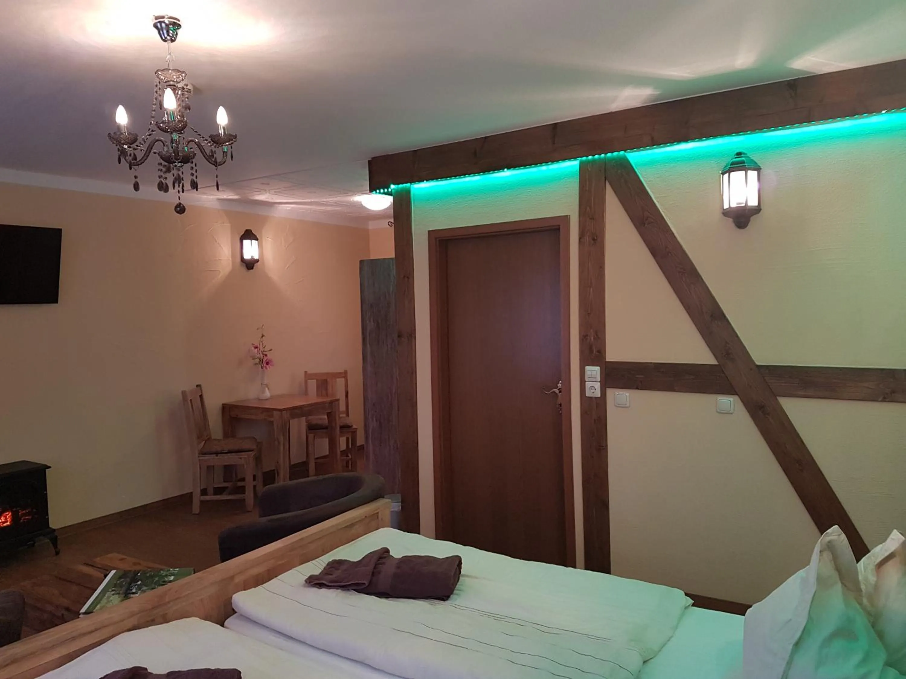 Photo of the whole room, Bed in Pension zum Holzpantoffelmacher