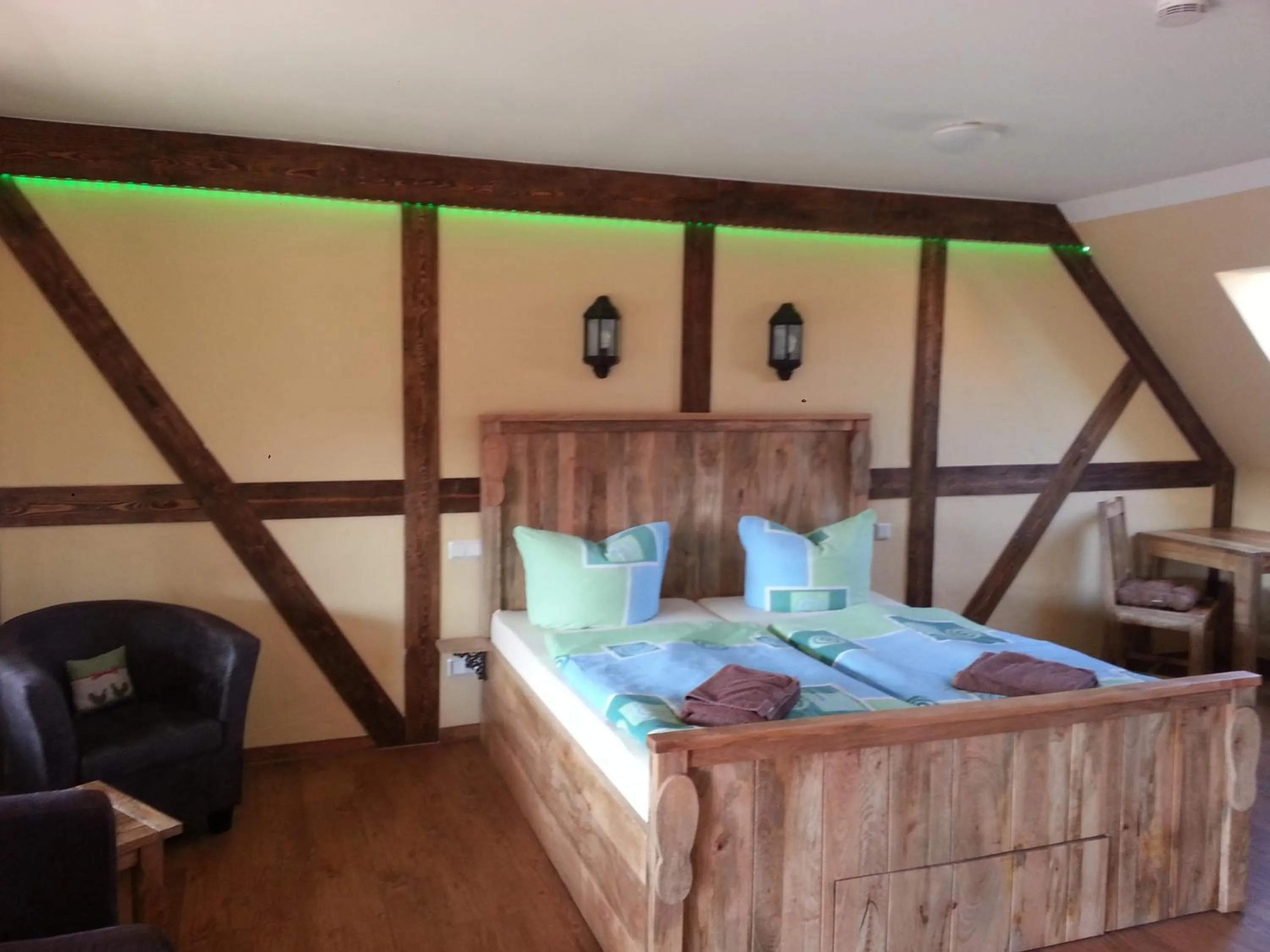 Photo of the whole room, Bed in Pension zum Holzpantoffelmacher