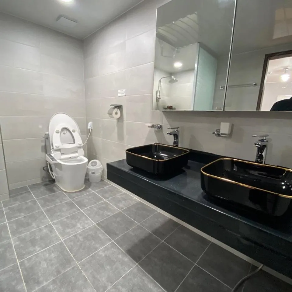 Shower in Seolli Resort Pension