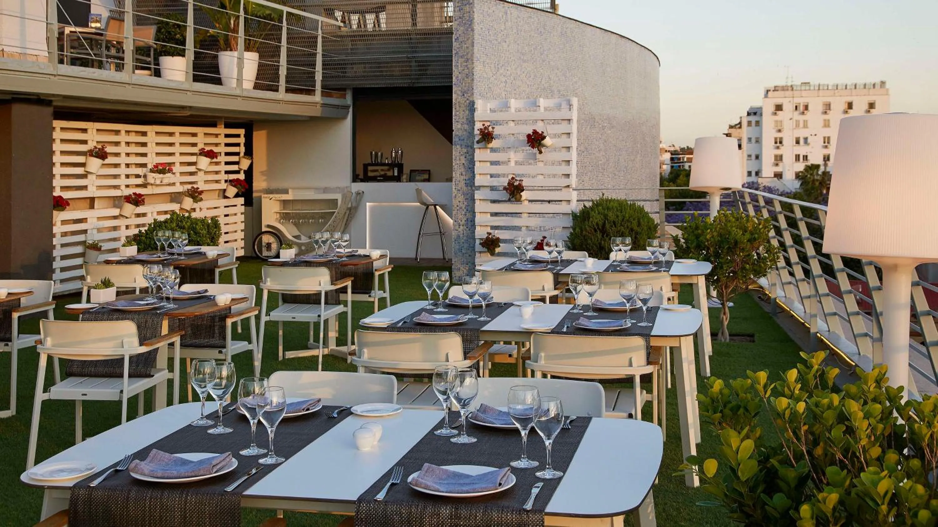 Restaurant/places to eat in NH Sevilla Plaza de Armas