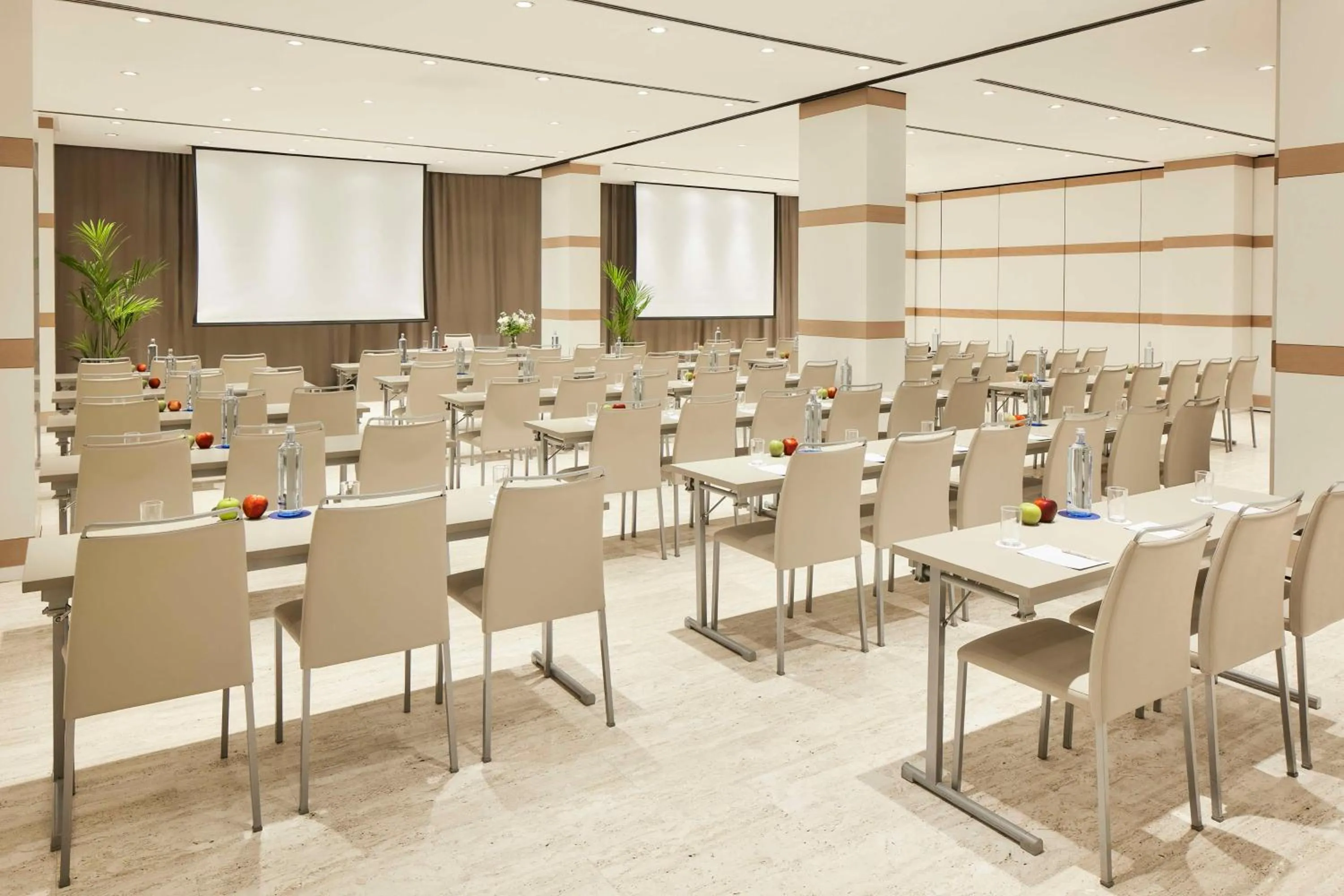 Meeting/conference room in NH Sevilla Plaza de Armas