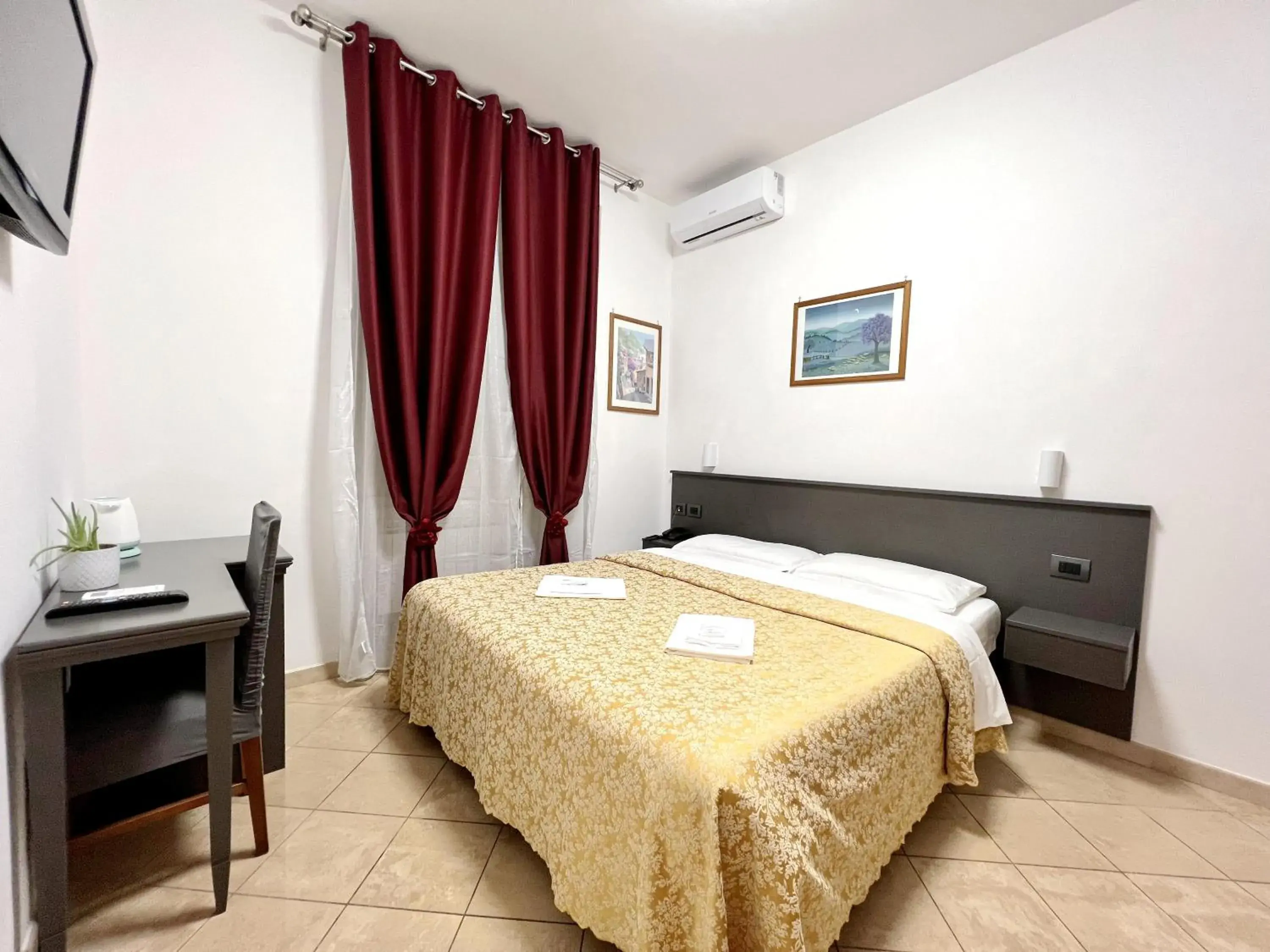 Double Room with Private Bathroom in Hotel domus termini Double Room with Private Bathroom in Hotel domus termini